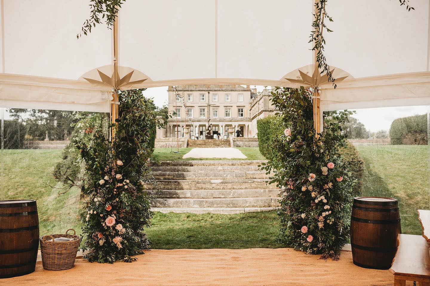 What an entrance (and a backdrop)! From a beautiful wedding at @somerleyweddings_events
#weddingplanner #eventplanner #partiesandevents #marquee #marqueewedding
