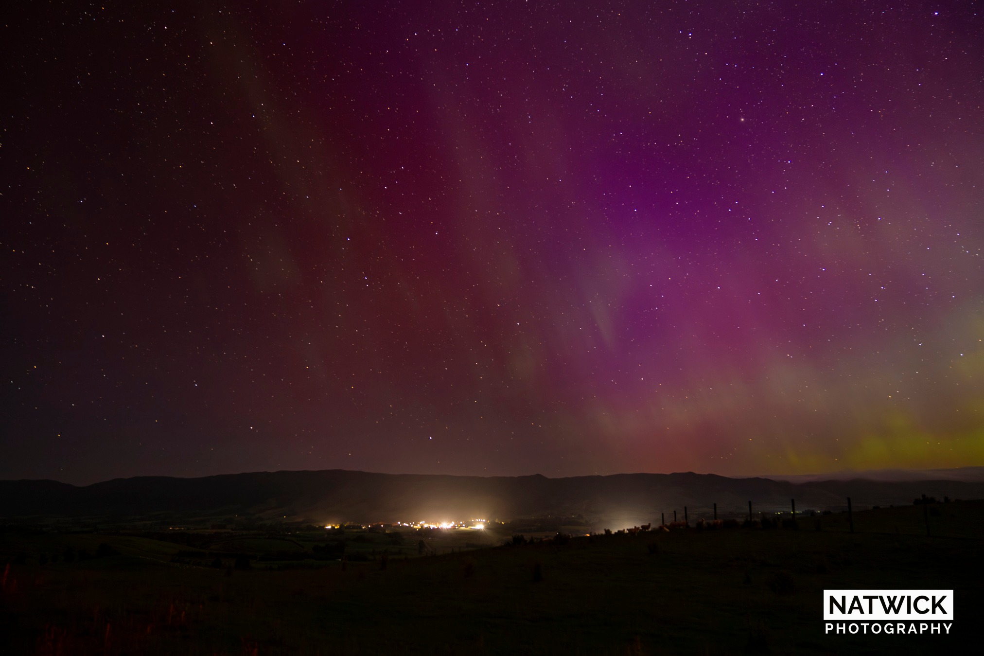 An aurora illuminates the sky over Tapanui and the Blue Mountains early this morning, 2nd Jan 2025. Taken from Captains Bridge Road.
Photo: @natwickstudios
#southernlights #aurora #tapanui #westotago #bluemountainsnz @cluthanz #newzealand @whatsoncluthanz @sonynz @sonyalpha.anz @sonyalphafemale #sonyalphasclub