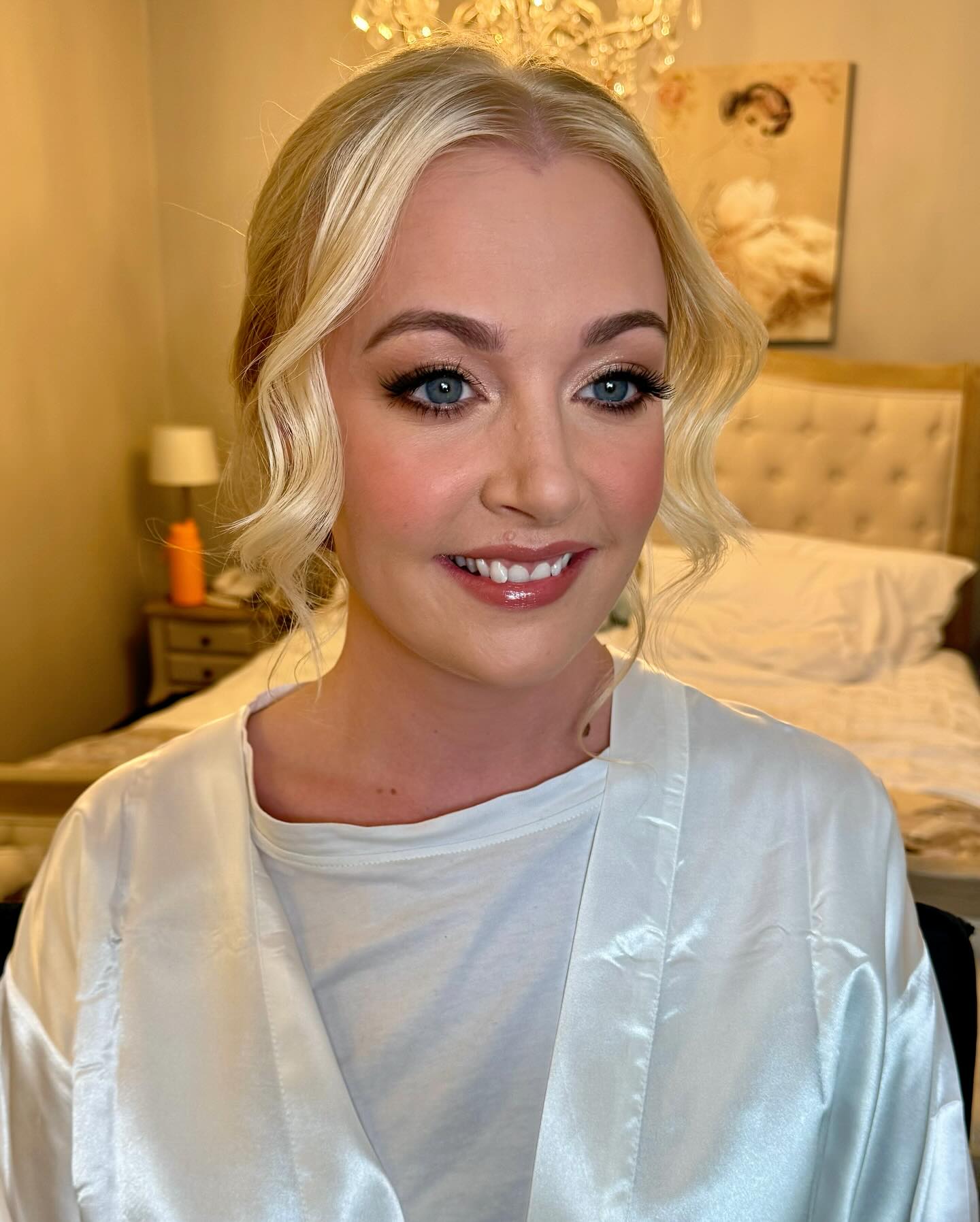 💫 Stunning Bride Emma 💫
VENUE @theploughinneaton
HMUA @fayekenyonhairandmakeup
@charlottetilbury @narsissist @maccosmeticsuk @hourglasscosmetics @natashadenona @kikomilano @tartecosmetics @bobbibrown @schwarzkopfprouk @kykhaircare @bedheadbytigi @babylissprouk
#makeupartist #bridalmakeup #hairstylist #bridalhair #softglam #weddinginspiration #weddingmakeup #weddinghair #ilovemyjob #cheshirewedding