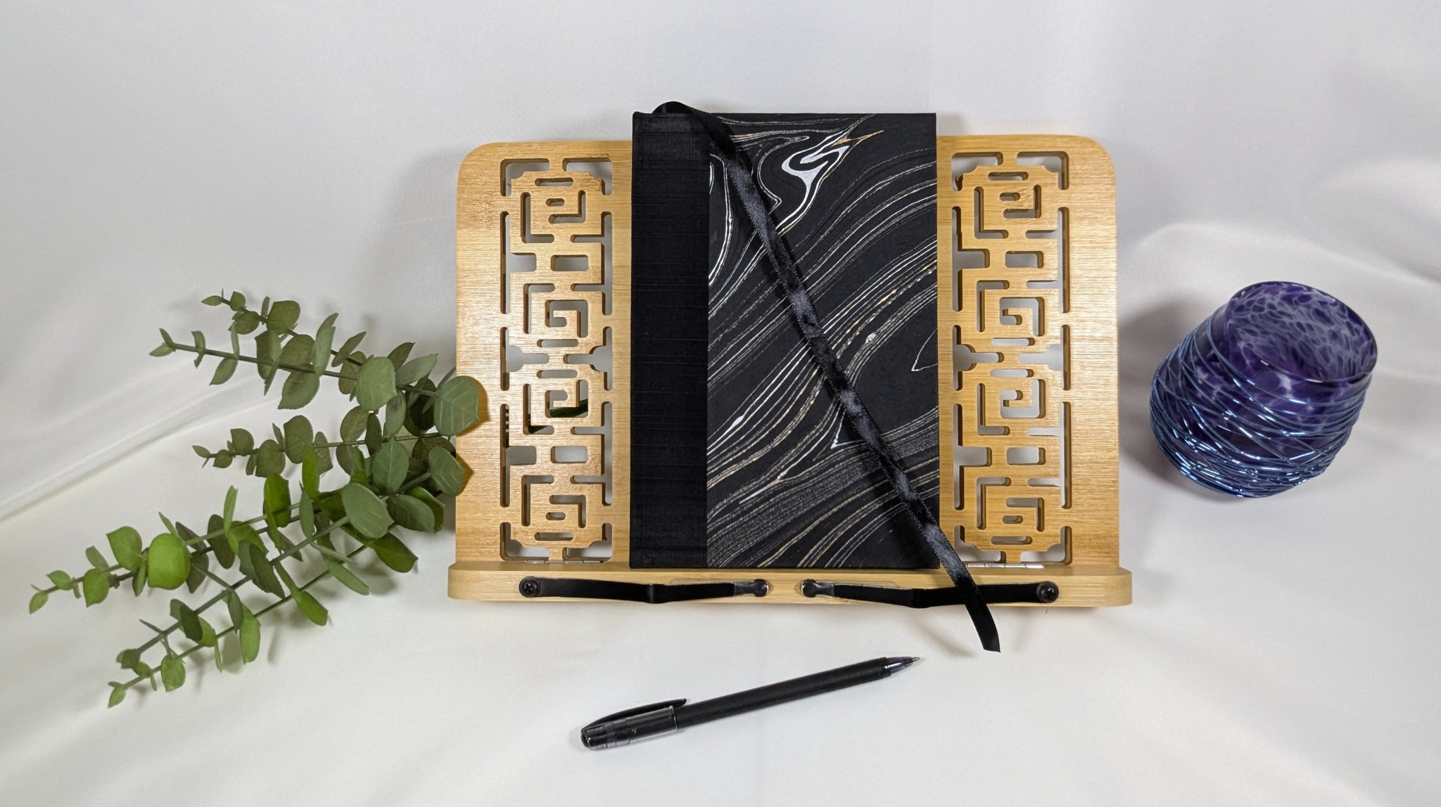 Found a great site that's basically what Etsy was supposed to be. It's called GoImagine.com and all of their profits go to charity!
Only handmade crafts and items allowed they actually check!
Anyway I'm starting to put some items up on it will let you know how it goes. First time selling online! Link in bio!
(US only for now, sorry ☹)
#handbound #handcraft