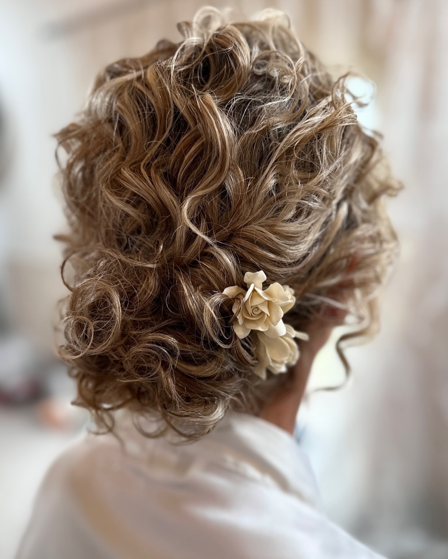 Bridal hair for a natural curly girl. ✨
If you have naturally curly hair, please don’t feel that you have to go smooth on your wedding day if it’s just not you. You can enhance your curls and still have a beautiful bridal updo, adding an accessory for a real bridal vibe if that’s your thing.✨🤍
Enquiries are taken via my website link in my bio.
www.kerrybaines.com
#bridalhair #bridalhairinspo #weddinghair #curlygirl #curlyhairstyles #curlyupdo #bridalcurlyupdo #curlybridalhair #westmidlandshairstylist #birminghamhairstylist #birminghammua #solihullmua #solihulbridalstylist