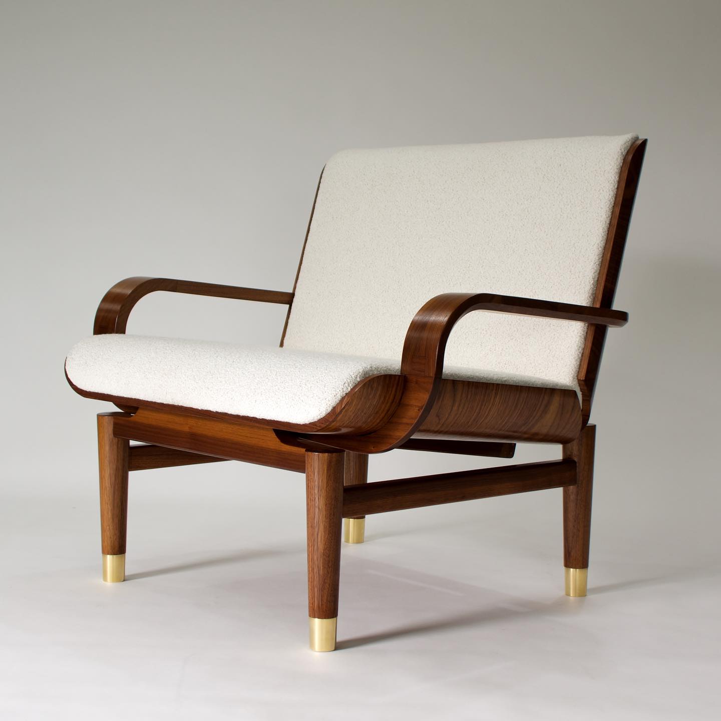 The new Papillon chair in walnut upholstered with Grande Boucle by @catherinemartindesigns x @mokumstudio
•
•
#loungechair #chair #chairtag #couch #boucle #furnituredesign #furniture #handmade #handcrafted #designermaker #moderncraftsman #canberra #madeincanberra #madeinaustralia #moderninterior #interiordesign #interiorstyling #timber #woodwork #wooddesign