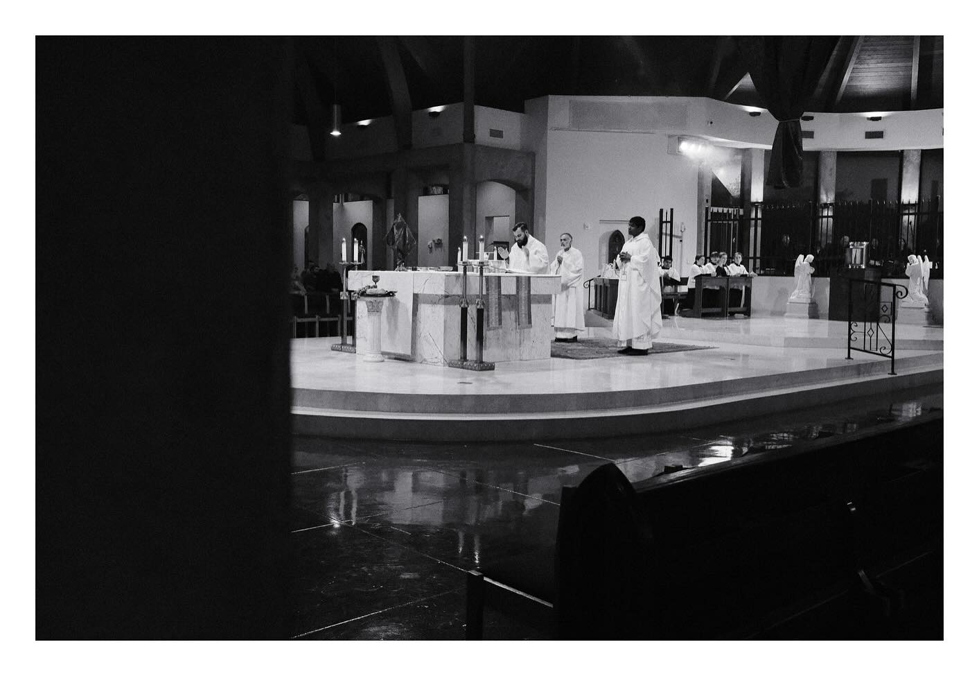 Mass of the Lord’s Supper 2024 in black + white
Shot on the Fujifilm X100VI 📸
•
•
#catholic #catholicfaith #holythursday #jesus #photography #fuji #fujix100vi #fujifilm #churchphotography