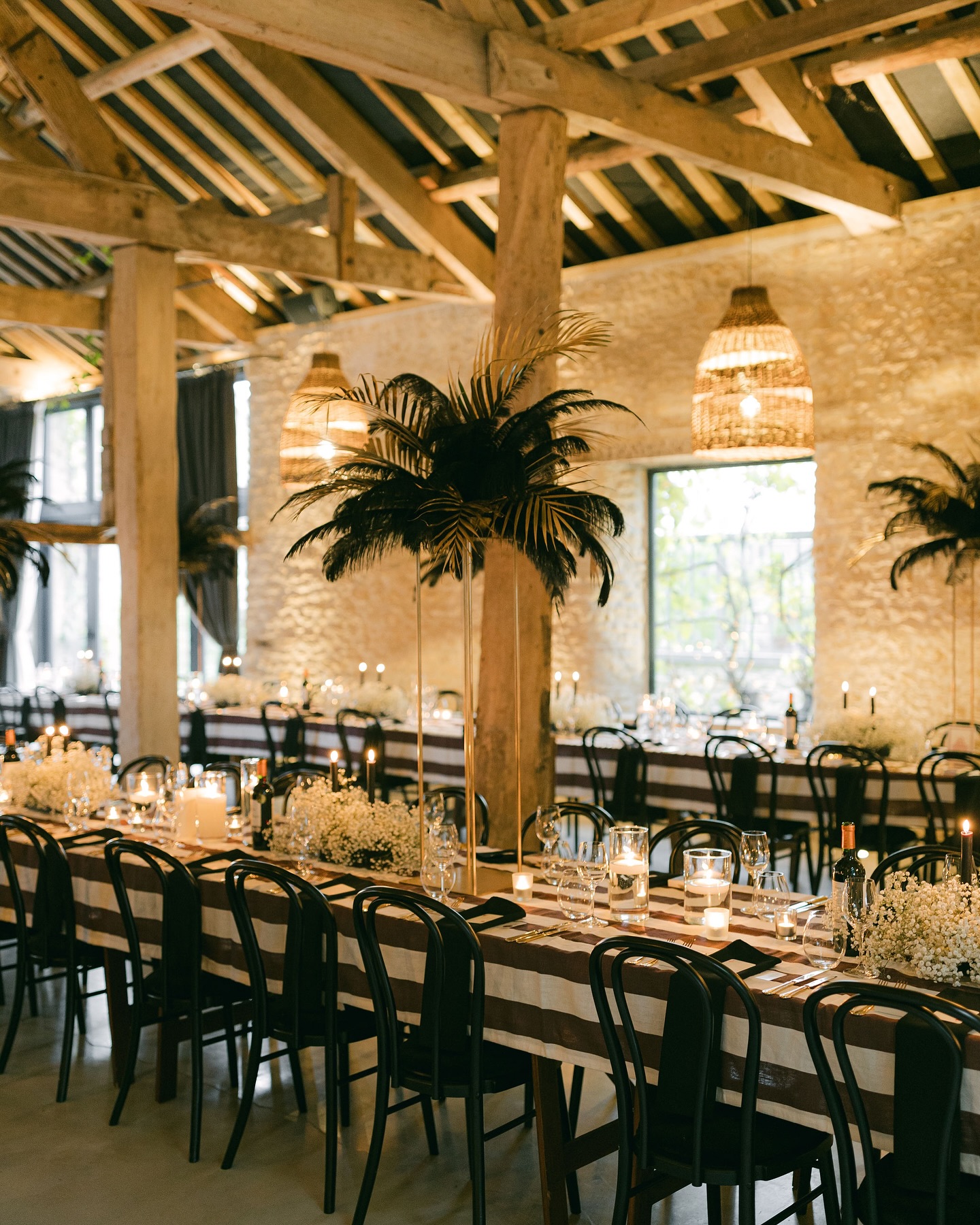 This family’s barn transformed for their daughter’s 21st birthday 🎈 party… with florals by @melissarose_design
#partyplanner #partyinspo #casinoroyale #21st #21stbirthday #eventplanning #athome #athomepartyplanner #surrey #teddington #strawberryhill
@chloelowephotography