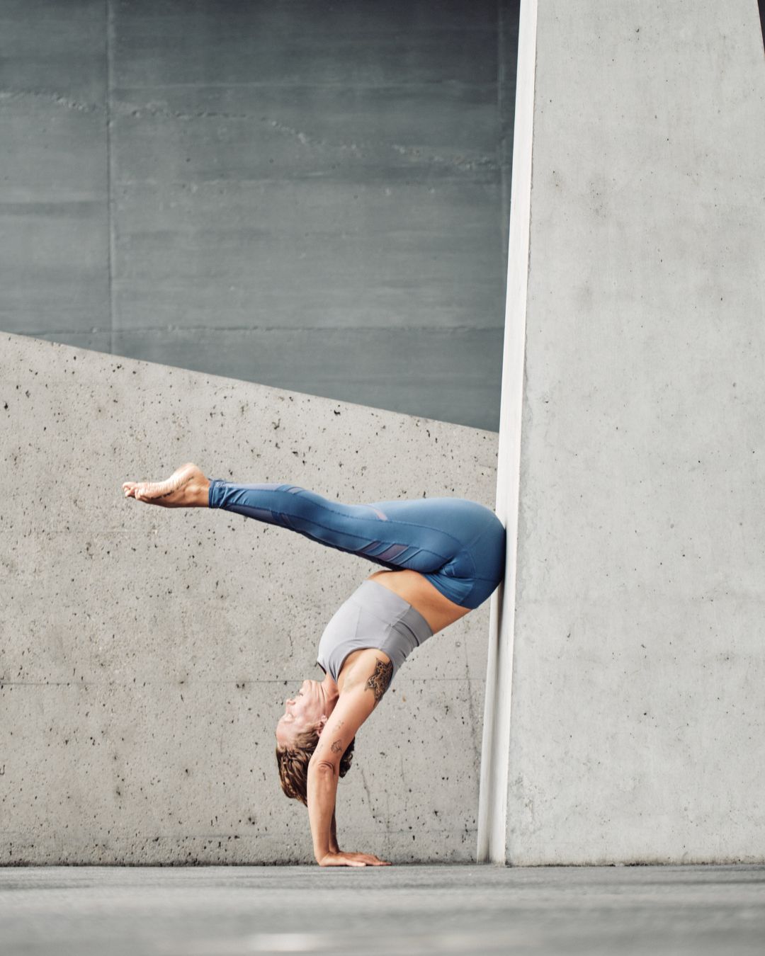 Is it a handstand or boat pose? It all depends on how you look at it. Yoga teaches us to embrace playfulness and explore new perspectives—not just in our practice, but in life. Let’s flip the script, shift the view, and find joy in the unexpected!
#YogaTeacher #PlayfulYoga #HandstandJourney #MindfulMovement #YogaForGrowth #ZürichYoga #YogaAndPerspective #BalanceAndBreathe #UpsideDownLife #YogaInspired #zuri #manolayoga