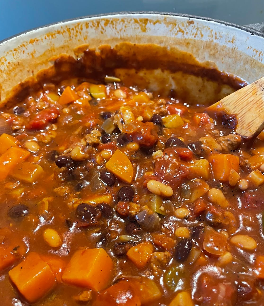 My go-to winter batch-cook meal? Chilli! I make a big pot, enjoy it for a few meals, and freeze the rest for easy weeknight dinners. It's so versatile—serve it over roasted sweet potato, with rice and guacamole, wrapped in a burrito, or even watered down as a hearty chilli soup.
I love making mine with black beans, sweet potato, smoked paprika, and a kick of chipotle (paste or dried). A dash of molasses adds a touch of sweetness, balancing the acidity of the tomatoes while enhancing the rich, smoky flavours. Perfect for warming up on a cold day!
I don’t follow a recipe but as a general guide:
1 tin chopped tomatoes
1 tin baked beans or mixed beans
1 tin black beans
1“tin” of water (rinse out the baked beans)
1 cup of vegetarian mince (eg dried soya mince or sunflower mince)
1 large sweet potato in small cubes
1 onion
1 carrot
1 stick of celery
A few handfuls of finely chopped mushrooms
1 courgette
1 red pepper
Salt, pepper, smoked paprika, chipotle paste to taste, oregano
Large spoonful of molasses
1 Tbsp of cornflour if you like to make it thick
#batchcooking #nutritionist #nutritionaltherapy #veggiechilli