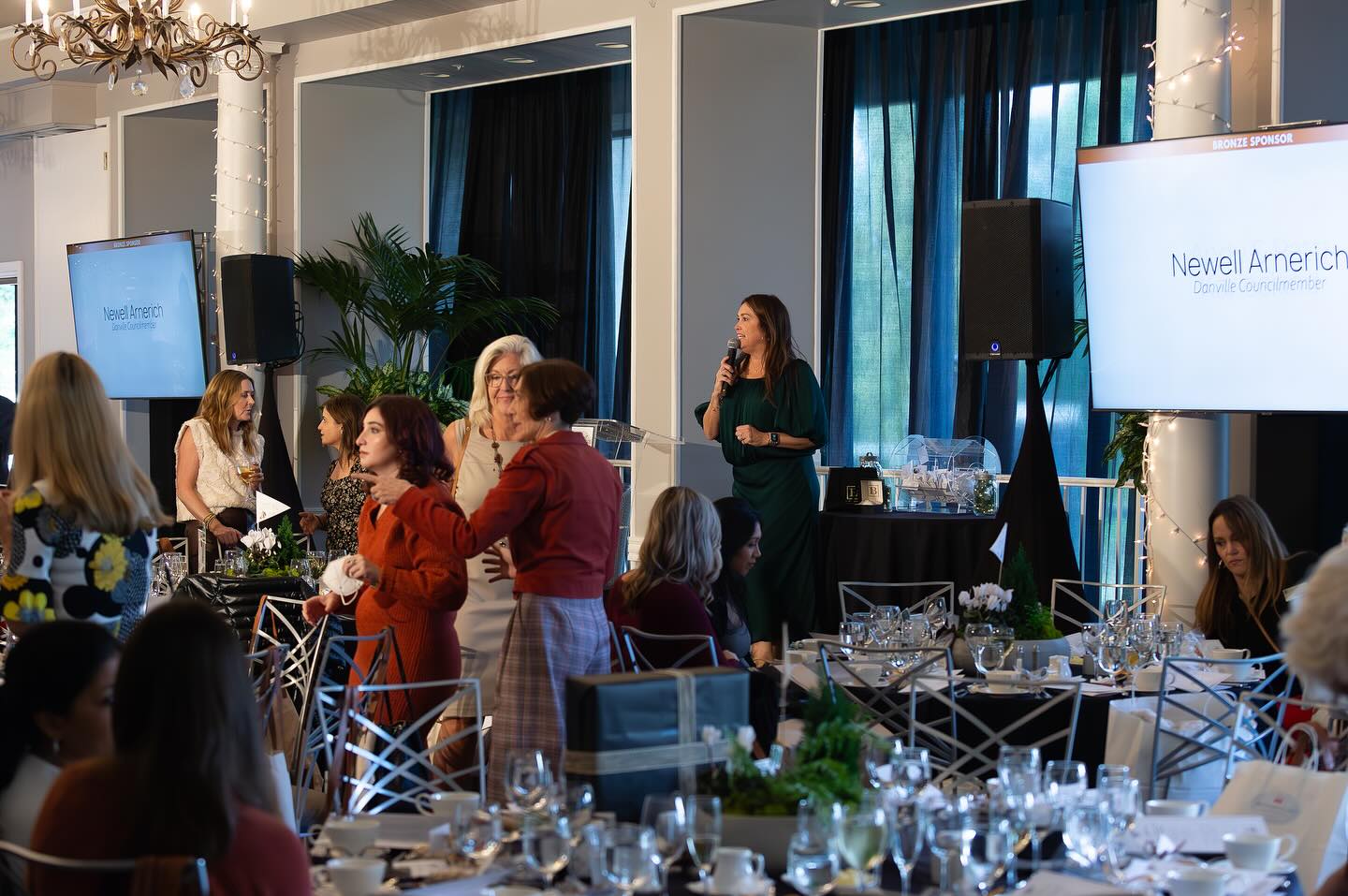 Another successful fundraiser for @thedanvillechildrensguild! We provided 6 large screen TVs, sound production, pipe and drape, stage lighting, podium, and live mulit-view camera angles with video switching. Thank you to @marcus.l.jacksonphoto for the beautiful photos! ๐ธ
.
.
.
#tmeevents #tme #event #production #eventproduction #dj #lighting #mobiledj #edm #house #events #party #uplighting #photo #booth #photobooth #photomebooth #livesound #sound #av #pioneerdj #sf #sfdj #audio #bayarea #wedding #weddingdj