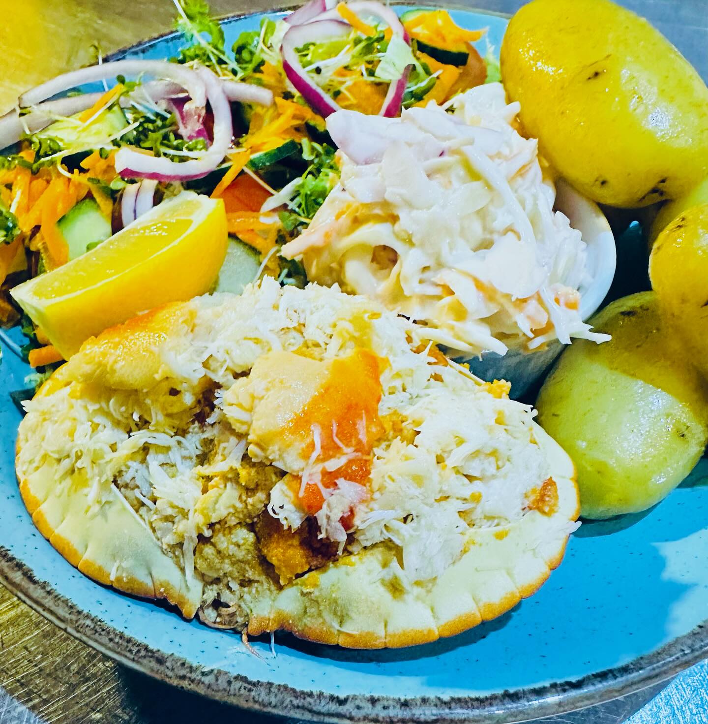 🦀 Never mind the Easter Eggs…we know what we’ve been waiting for! 🦀
🦀 Don’t melt if they get slightly too warm
🦀 Put up more of a challenge to hunt
🦀 Fights back if someone tries to nick yours when you’re not looking…
🦀 Fresh Cromer Crab from @jonasseafood & Davies Fishmongers now being served…
#CrabbyEaster #Cromer #cromercrab @cromer.crab @weststreetdelicromer @thisiscromer #seafood #norfolkseafood
