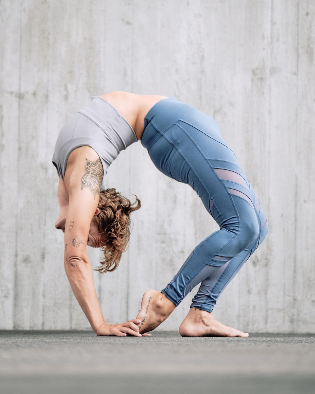 I bend so I don’t break. Deep backbends remind me of the strength in flexibility—not just in the body, but in life. It’s not about how far you go; it’s about what you learn on the way. How do you stay resilient?
#YogaTeacher #BackbendLove #BendDontBreak #ZürichYoga #YogaForResilience #MindfulMovement #FlexibilityAndStrength #YogaJourney #BalanceAndBreathe #YogaInspired #PlayfulYoga #zuri #yogainzurich #manolayoga