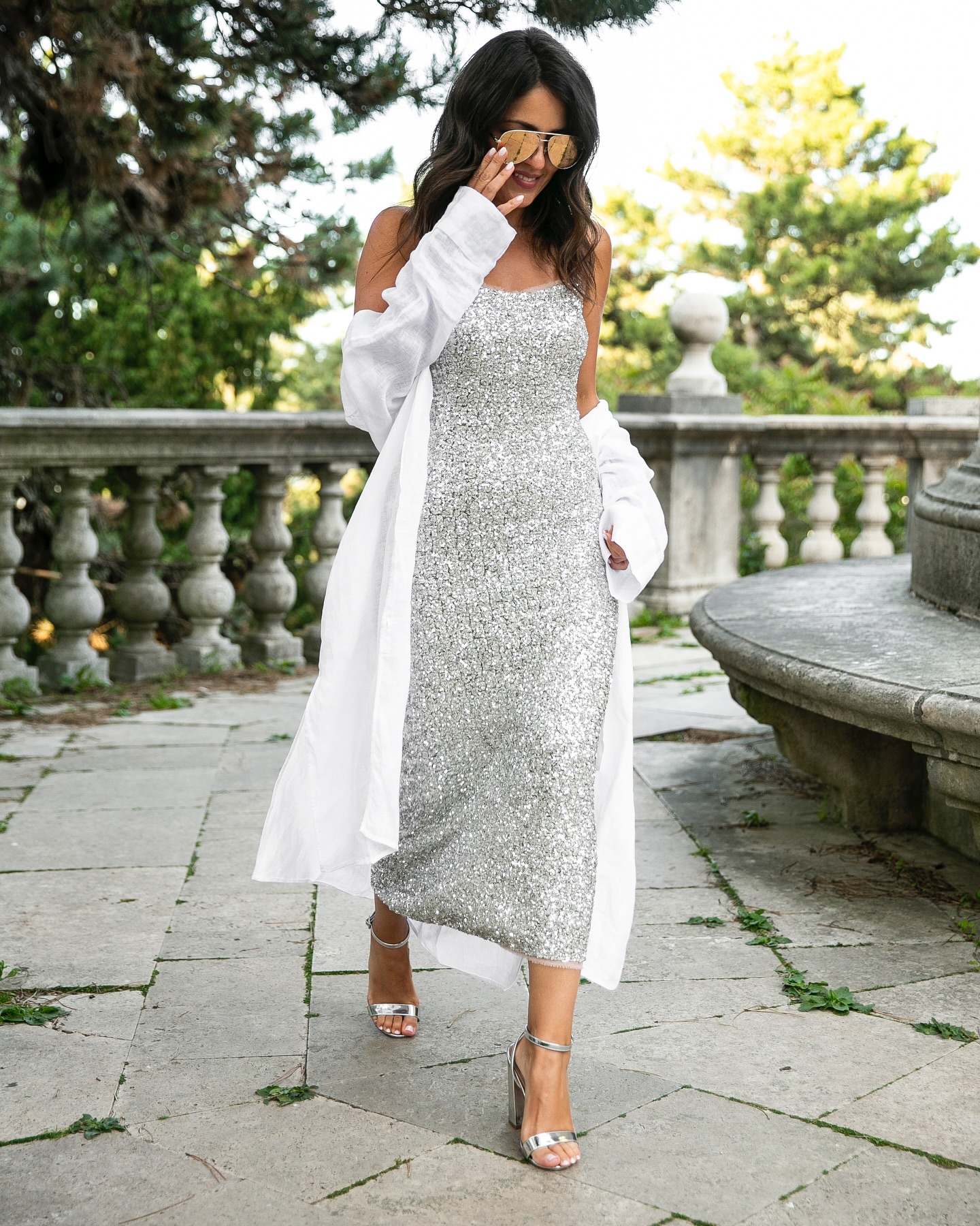 A little spark never hurt nobody.✨ Szeretem az anyagokat, textúrákat vegyíteni. Most a flittert egy kis lenvászonnal kombináltam.😉
#ootd #personalshopper #stylist #sequindress #linenblouse #wardrobestylist #zipy