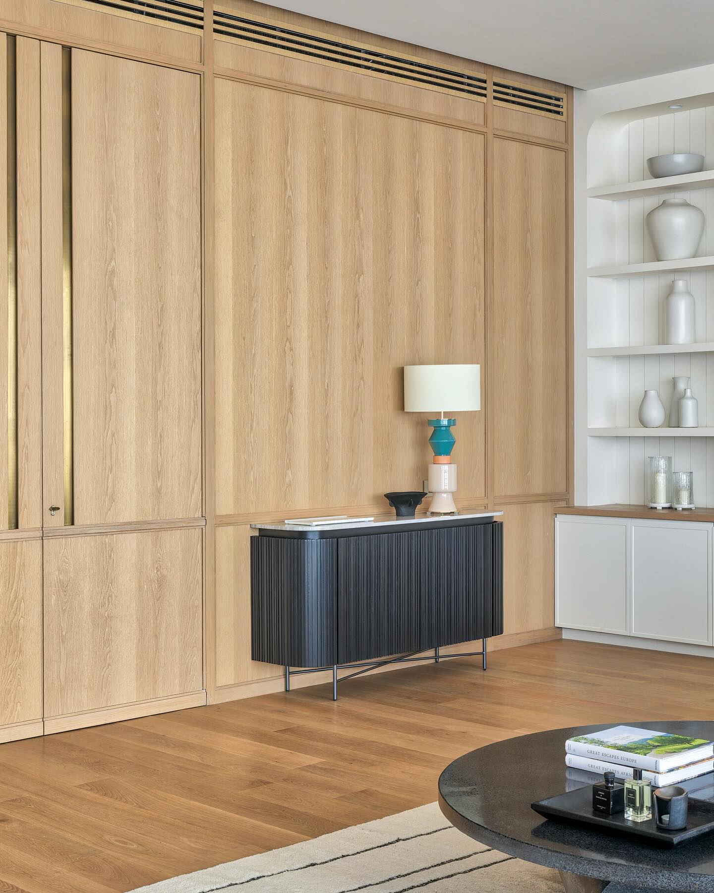 Finer details that make up this living space at the Casa Three Sixty project, with the more modern farmhouse style back-drop paired with the many minimal pieces creating a fine balance in the overall design...
Interior Design & Styling: @casa_novo @ekta_khialani
www.casanovodesign.com
#Casanovohomes
.
.
.
.
Photography| @pulkitsehgal7
#design #interior #homedecor #architecture #home #decor #interiors #homedesign #art #interiordesigner #furniture #decoration #interiordecor #interiorstyling #luxury #designer #handmade #inspiration #livingroom #furnituredesign #realestate #instagood #style #architecture #designinspiration #interiordecorating