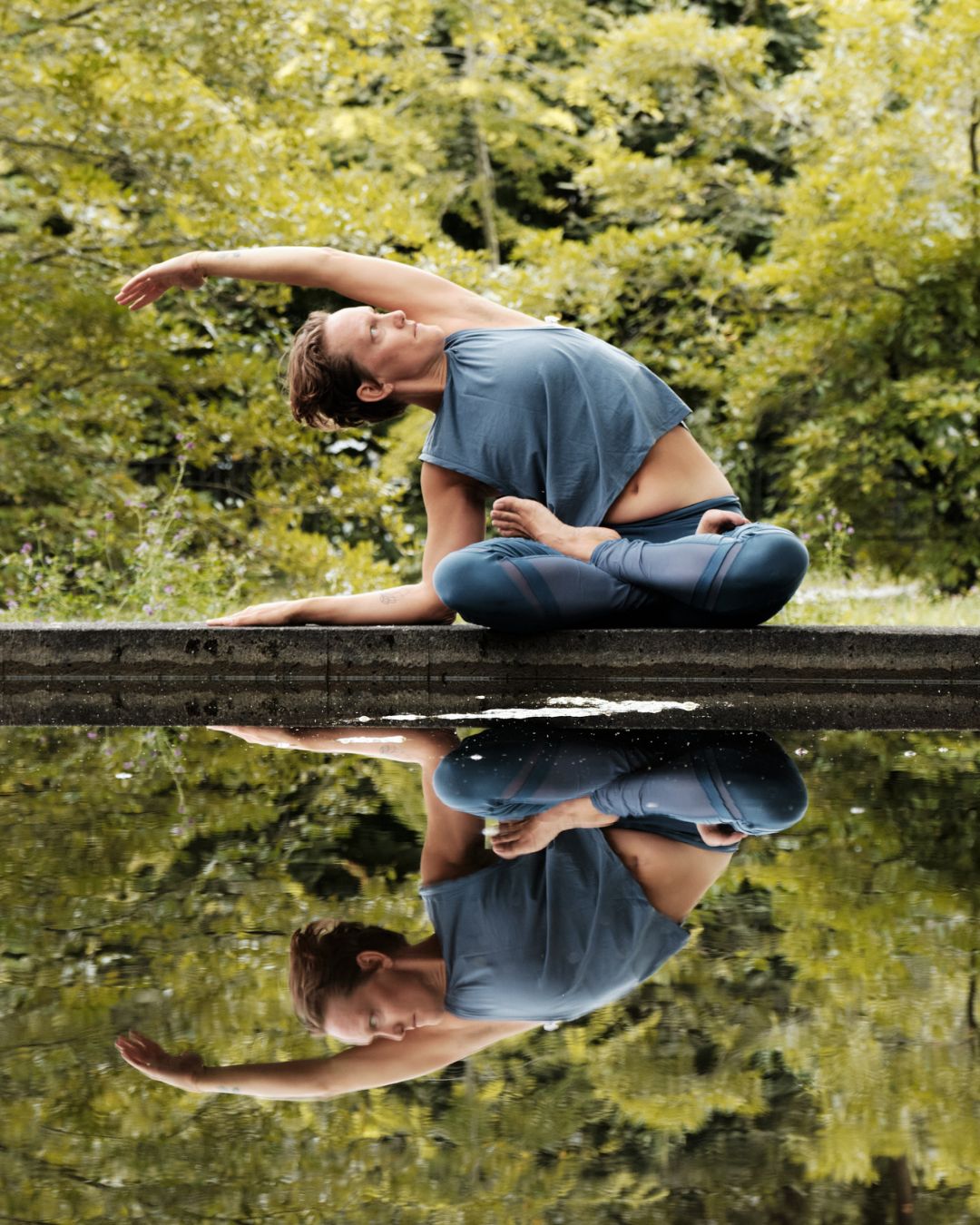 The reflection shows us how we appear—but does it show who we truly are? In the end, the way we look is meaningless compared to how we feel. Yoga teaches us to turn inward, to connect with ourselves beyond the surface. What do you feel today?
#MindfulMovement #SelfReflection #ZürichYoga #YogaForGrowth #InnerPeace #BodyAwareness #BalanceAndBreathe #PlayfulYoga #YogaInspired #zuri #yogainzurich #mobility #manolayoga #yogajourney