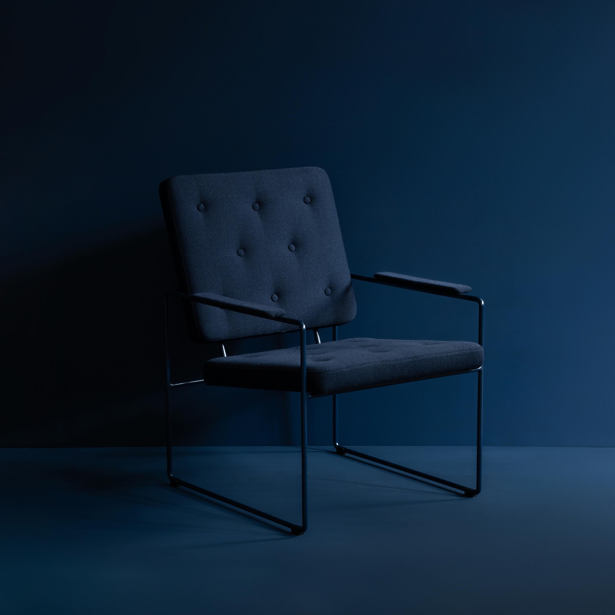 SWELL TIME LOUNGE CHAIR IN THE NEW BLUE