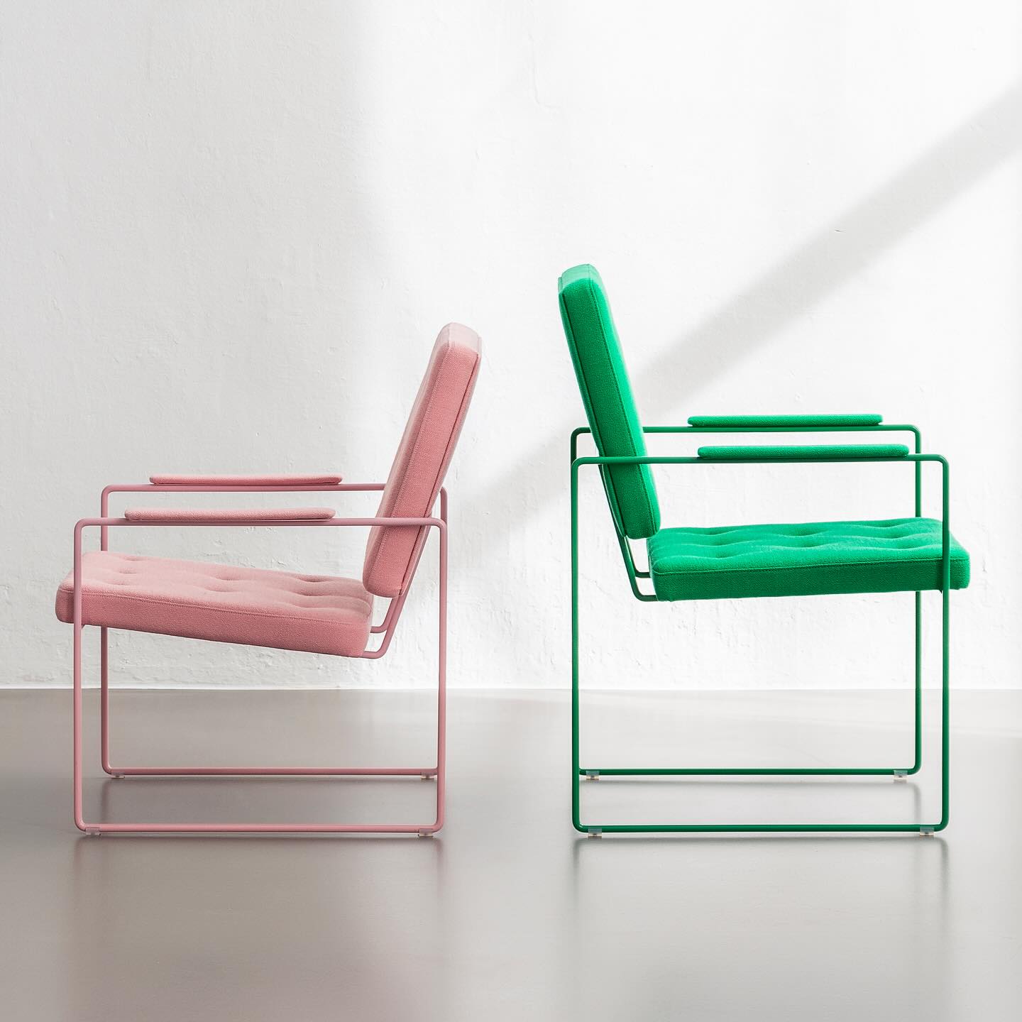 SWELL TIME LOUNGE CHAIR PINK & SWELL TIME ARM CHAIR GRASS GREEN