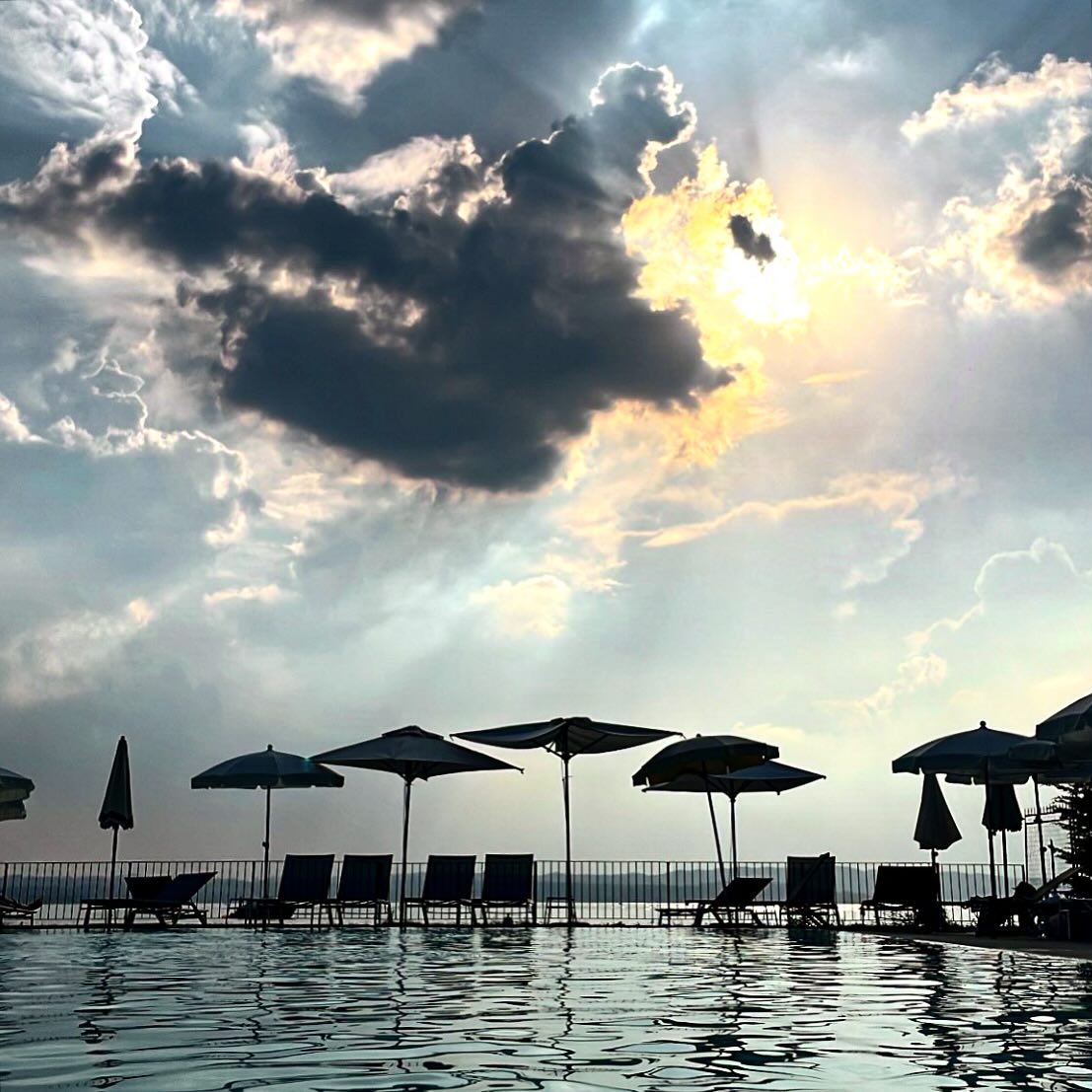 Pool🫧
#villapioppi #villapioppihotel #villapioppirestaurant #villapioppipizzeria #sirmione #gardalake