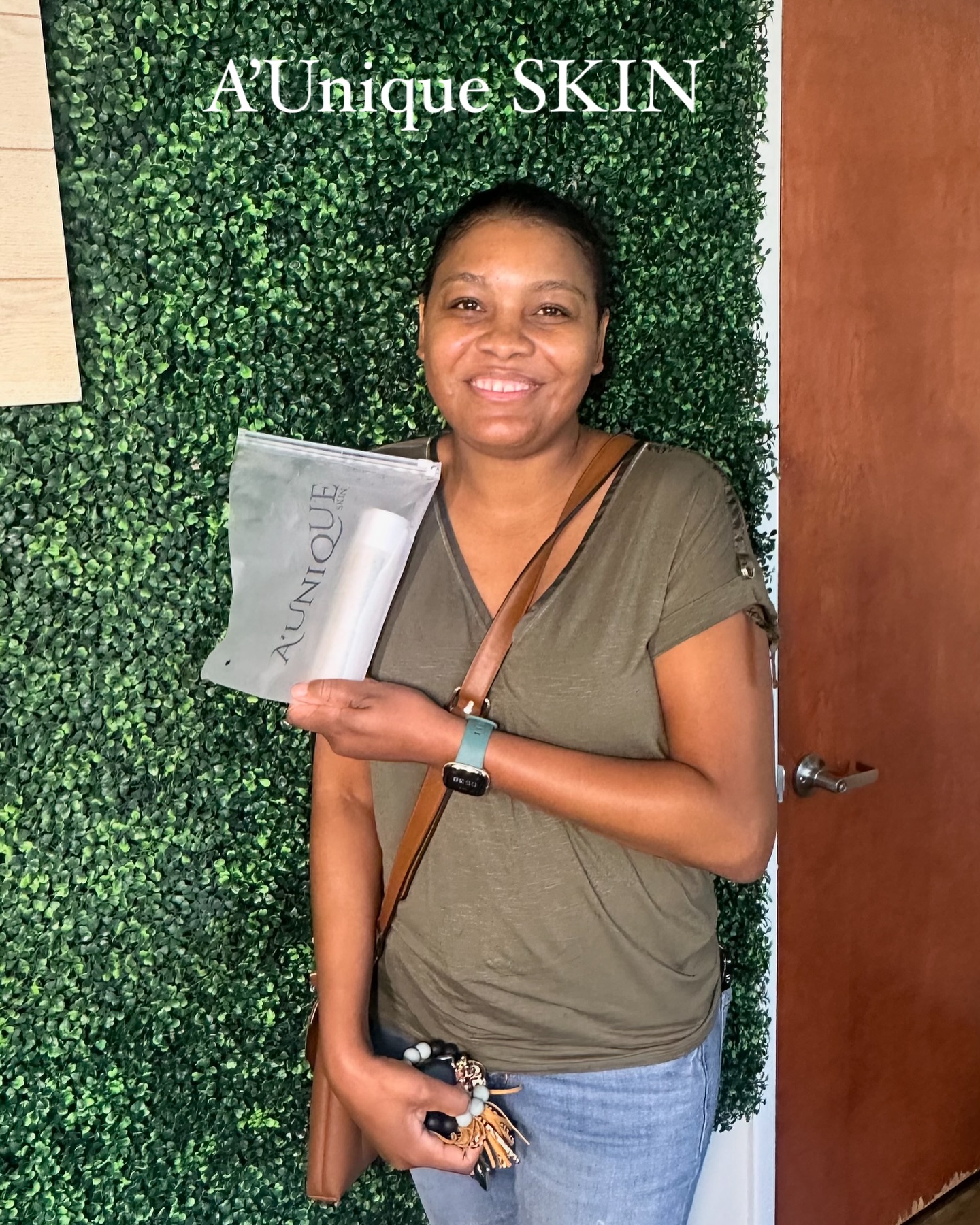 AâUnique Beauty came in to get her refill of our AâUnique detoxifying Cleanser.
#skincare #skincareroutine #skincareproducts #correctiveskincare #skincaretips #selfcare #glowingskin #antiaging #cosmetics #healthyskin #correctiveskincareproducts #naturalskincare #ftlauderdaleesthetician #coralspringsesthetician #broward #coralsprings #ftlauderdale #tamarac #esthetician #parkland #miami #broward #northlauderdale #boca #auniqueskinstore