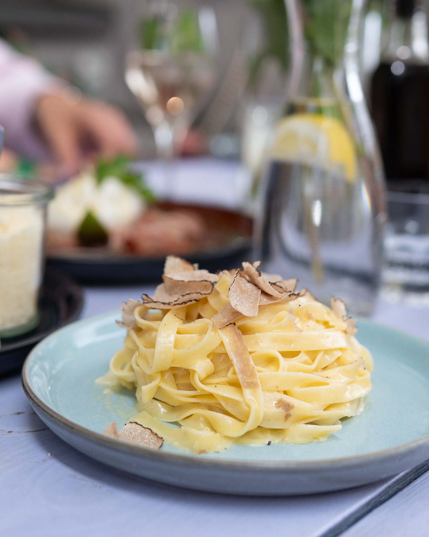 Ganz große Trüffelpasta-Liebe! Könnten wir ja einfach jeden Tag essen – wem geht‘s genau so? 😍🍝 #mädchenitaliener #restaurant #berlin #berlinfood #berlinfoodguide #berlineats #foodberlin #eatinginberlin #italianfood #trüffelpasta #truffles