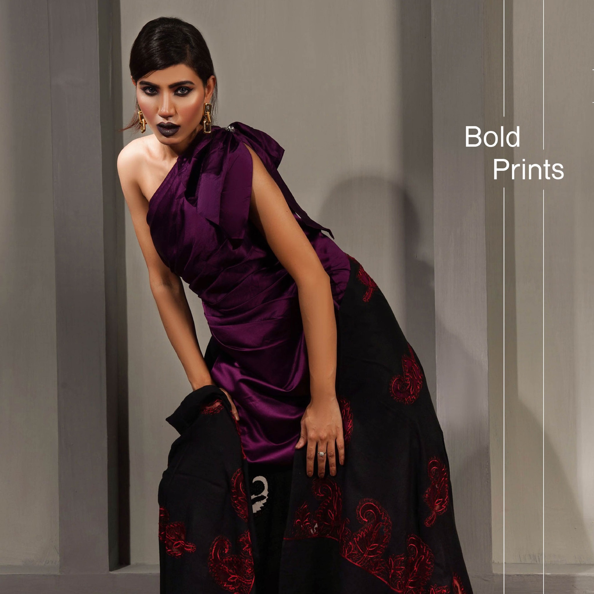 Rogue Shawl Collection - Designed to be your favorite accessory, this shawl transitions effortlessly from casual to elegant, from day to night. 💕
Its luxurious fabric and stunning design make it an essential addition to any wardrobe.
#pashminashawl #womenshawl #fashionaccessory