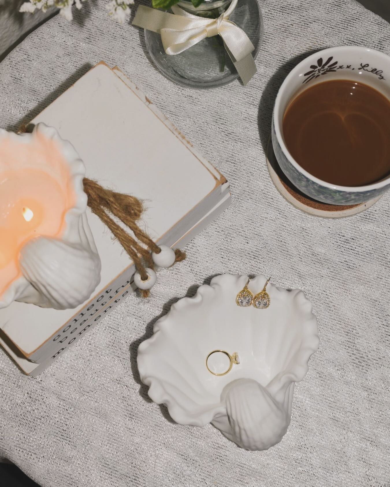 in your engaged era? or have a loved one saying “I do” soon? or simply love having a special place for your go-to jewelery? These shell trinket dishes are the cutest way to hold your rings/earings/necklaces 💍🤍🐚