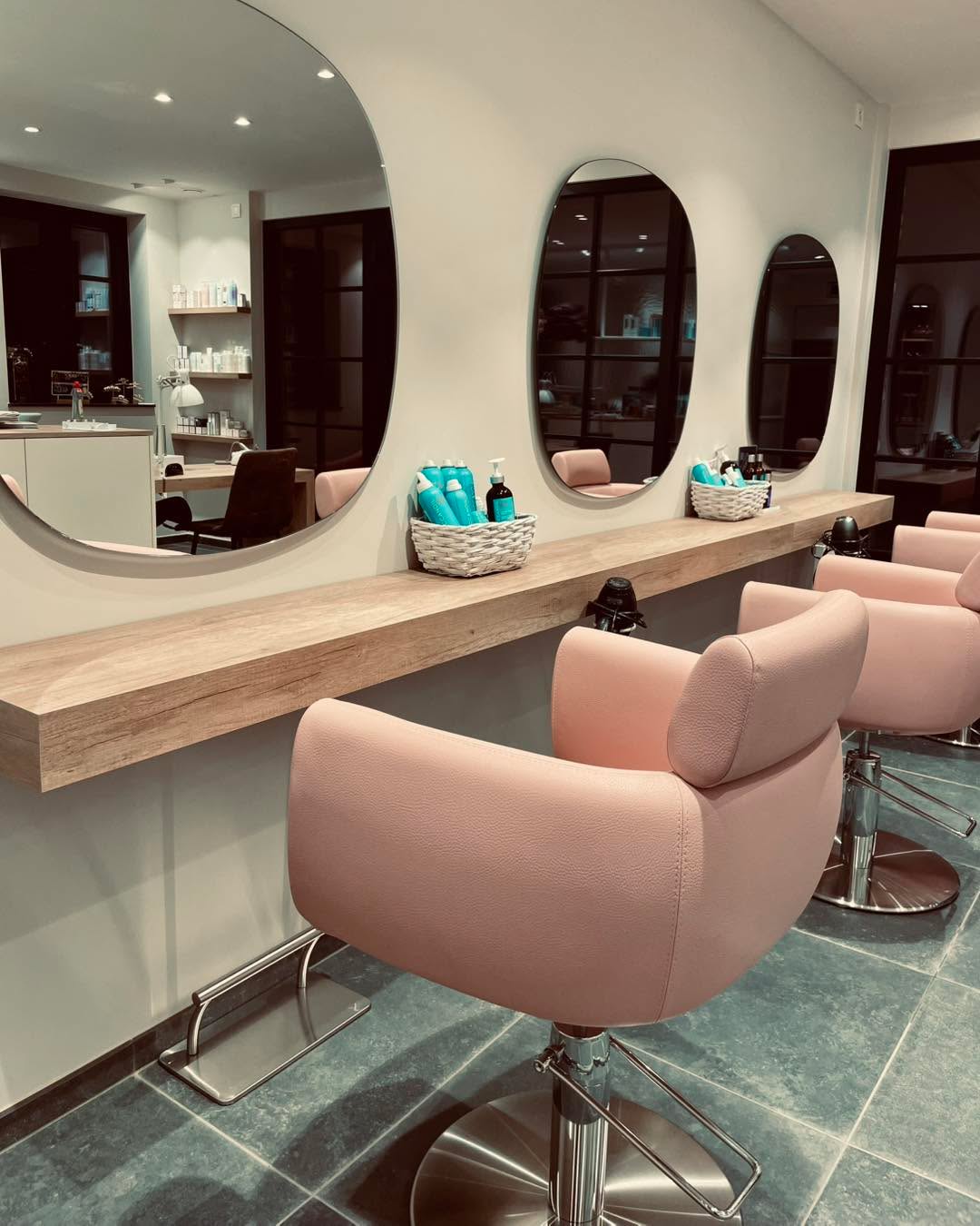 Morgen is het zover!!🤩
Jullie zijn welkom op het nieuw adres
‘Wervikstraat 89 8902 Zillebeke’.
Liefs
Bella Donna 🤎