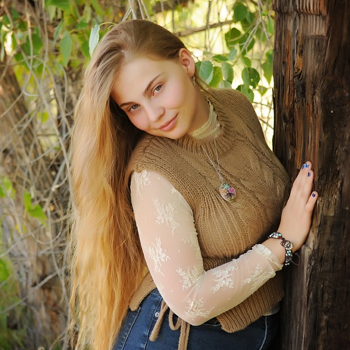 We discovered some fantastic locations in town for Maya’s photos, including the library, which happens to be one of her favorite spots!
#senior #classof2025 #seniorpics #photography #coloradophotographer #seniorpics #library
