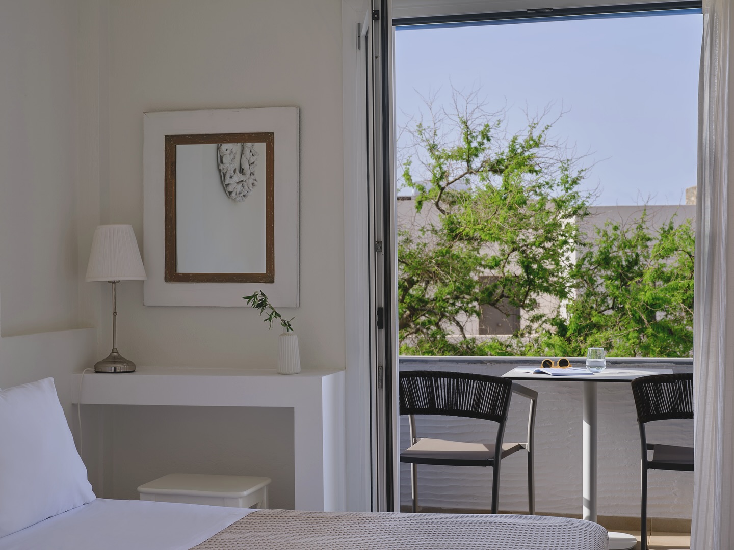 Fleeting beauty of spring outside your balcony at @aelia_andros 🍃
.
.
.
#aelia #aeliaandros #andros #greece #cyclades #island #greekisland #familyvacation #holidays #summer