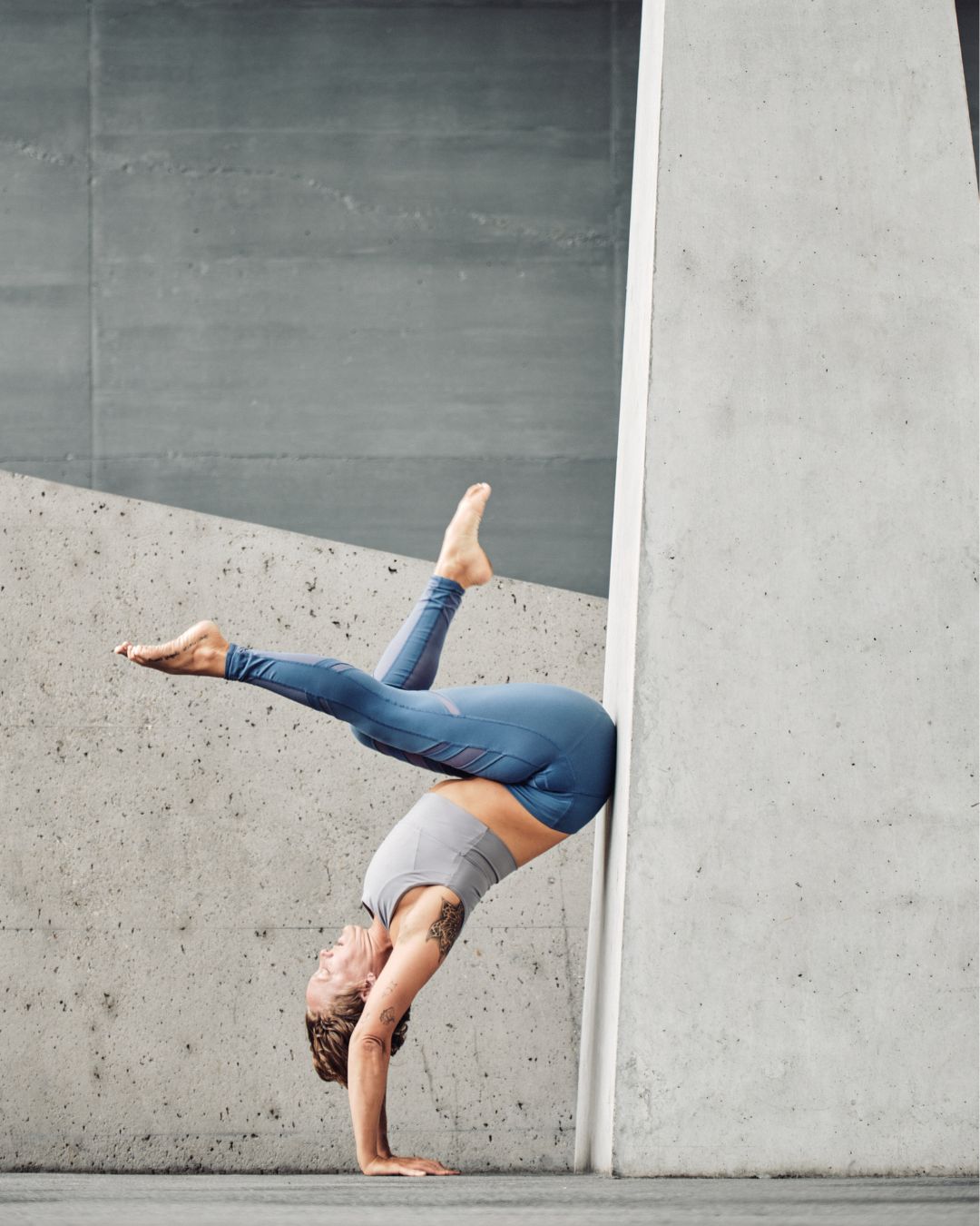 "Sometimes, life is all about shifting perspectives—what feels upside down today might just be a new way forward tomorrow. 🙃✨
Thank you @undergroundcaballero for capturing these moments📸
Ready to explore your own handstand journey? Join my classes in Zürich and learn step by step. 💪
#HandstandZürich #ManolaYoga #ZürichYogaCommunity #YogaZürich #BalanceAndStrength #HandstandJourney #MobilityTraining #StrengthAndFlexibility #MindfulMovement #ZürichFitness #YogaClassesZürich #ZürichLife #HandstandTraining #YogaForEveryone #ZürichYoga #MovementCulture