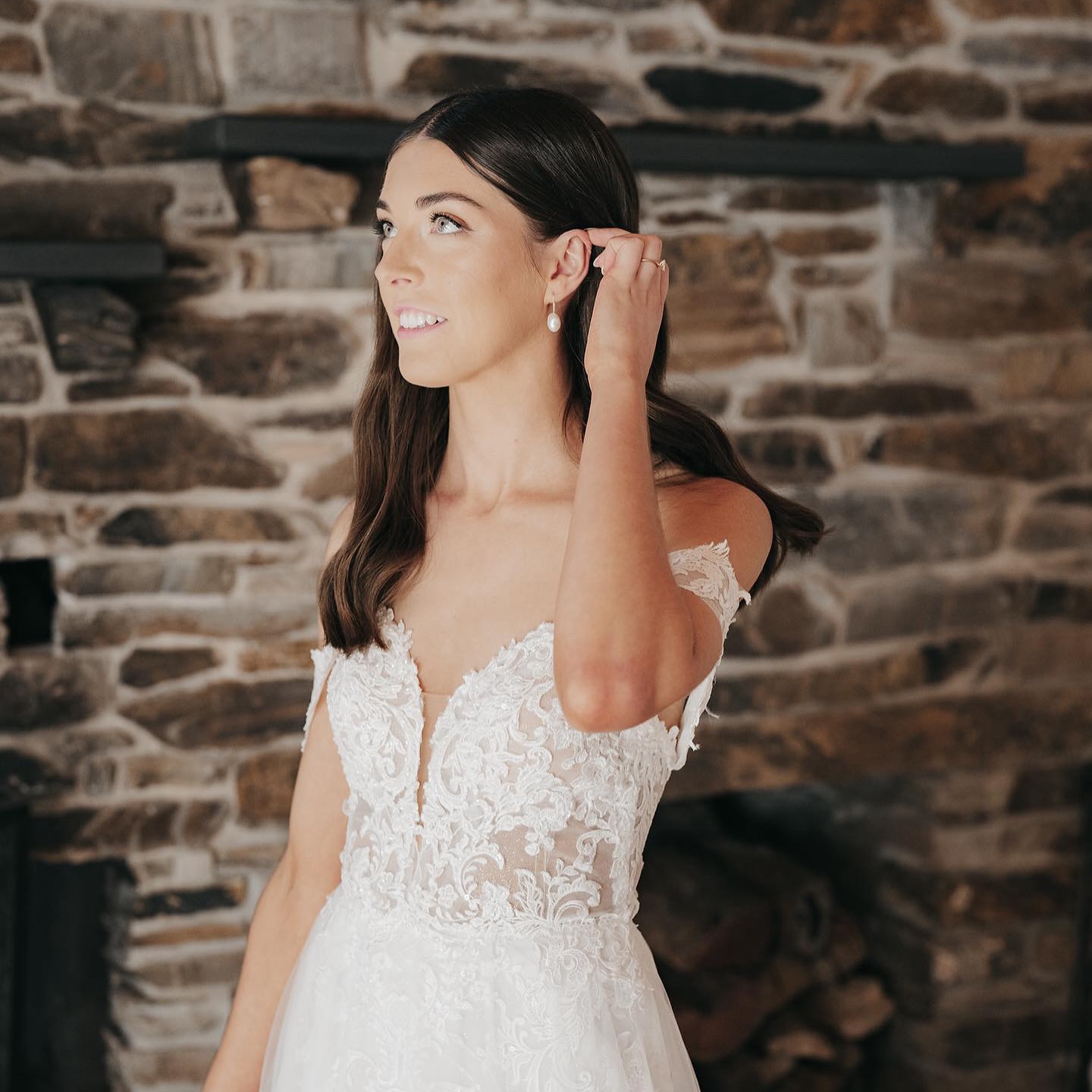Just moments before 🥰
Beautiful bride @brookeheading wearing our Eva pearls.
#melbourneweddings #brisbaneweddings #adelaideweddings #perthweddings #southcoastweddings #southernhighlandsweddings #sydneybride #melbournebride #weddingseason #weddinginspo #onefineday #weddingjewellery #bridaljewellery #bridesmaidsjewellery
#buyfromthebush #handmadeinaustralia #southernhighlandweddings #bridalearrings #countryliving #coastalweddings #southcoastweddings #weddingideas #ruralweddings