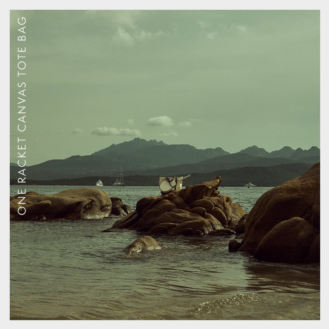 The ESS Tennis One Racquet Tote: your partner for courts and coasts. Adventure meets style.” 🎾🌍
.
Photo courtesy: @johanstjerneus
.
#GoToBag #EssTennis #TennisTraveler