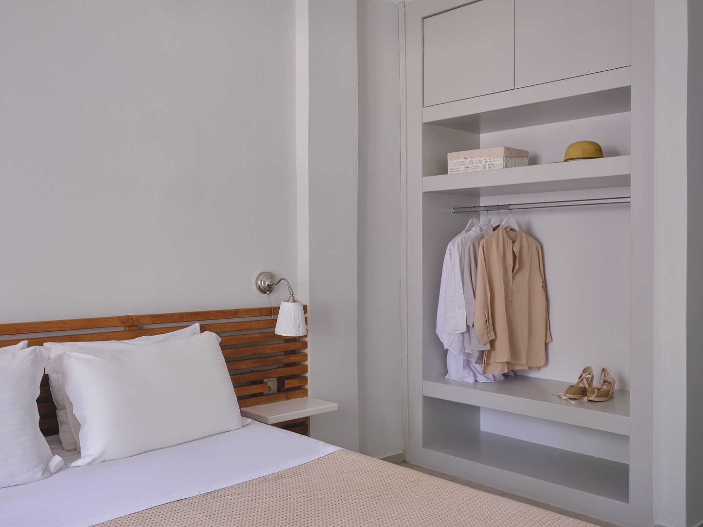 Pack your summer essentials and visit @aelia_andros this weekend ☀️
.
.
.
#aelia #andros #weekendescape #greekislands #greece #andros #cyclades #visitgreece