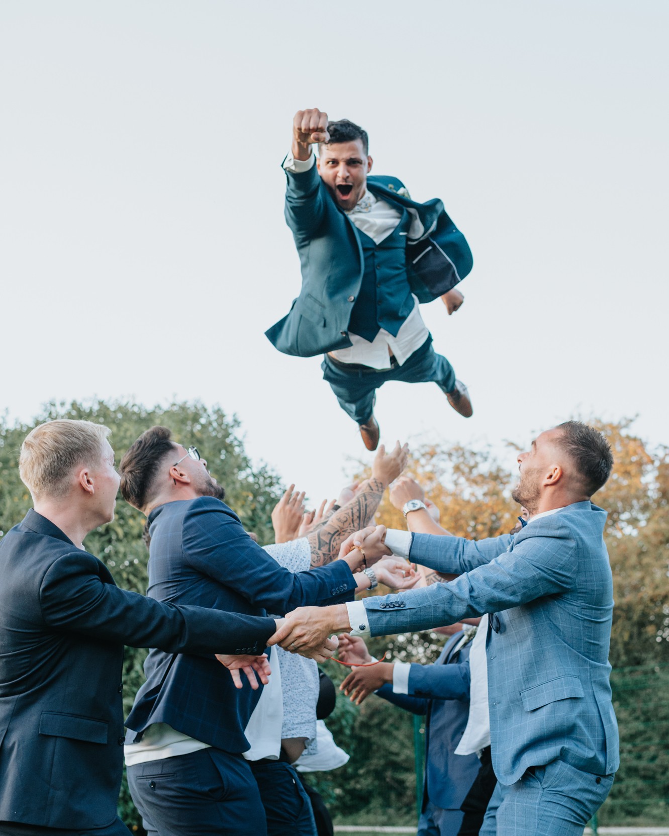 Êtes vous prêt pour cette année de folie? Moi oui !
Contactez moi pour immortaliser votre mariage, je me déplace avec mon second photographe pour les forfait de plus de 6 heures.
Je suis passionnée de photographie de mariage et j'entame ma 15-ème saison! Je mettrai mon expérience à votre service pour que rien ne soit laissé au hasard.
Pour plus d'informations, vous retrouverez un lien vers mon site internet dans ma bio. Vous pouvez également me contacter par messagerie ou me laisser un commentaire.
Bonne année à tous