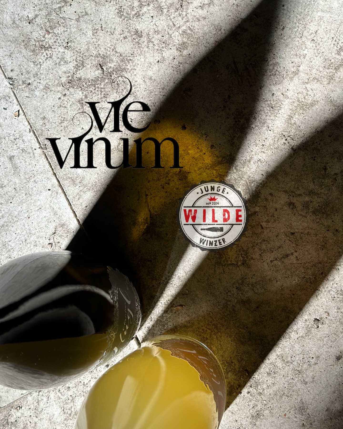 Kommenden Samstag ist es soweit, die VieVinum geht endlich los und ich freu mich wie ein Pfitschipfeil. Warum? Einerseits wird es ein 3-Tage-Gelage mit meinen @jungewildewinzer.at -Team, weil wir ja 10 Jahre alt geworden sind und anlässlich dazu haben wir 10 großartige Gastwinzer eingeladen. Nicht nur das, wir haben auch 2 super lässige Masterclasses organisiert. Bei SAME BUT DIFFERENT zeigen @gerhardretter und @derwuertz , dass manche Erwartungshaltungen an Weine auch aufgebrochen werden können, weil es muss ja ned immer gleich schmecken. Und bei der FREAKSHOW mit Adi Schmid treten jeweils 2 betriebsinterne Weine „gegeneinander“ an und ihr lernt die braven und eher weniger braven, aber super spannenden Seiten der JWW kennen. Am Samstag gibt es außerdem ab 15 Uhr Großflaschen bei uns im Saal, also kommt und trinkt mit uns! Und weil das noch nicht genug ist, darf ich euch mein neuestes Herzensprojekt eeendlich präsentieren. 6 Jahre warte ich auf diesen Moment, am Samstag lassen wir dafür die Korken knallen! Ich freu mich auf viele Gesichter, viele Gespräche und viel guten Wein! Schaut vorbei im Gartensaal, es wird ein Fest! Wer mehr Infos zur @vievinum braucht - www.jungewildewinzer.at/vievinum - einfach reinklicken
#huglsprudel #vievinum #christinahugl #kamptal #langenlois #organicwine #petnat #sekt #austrianwine