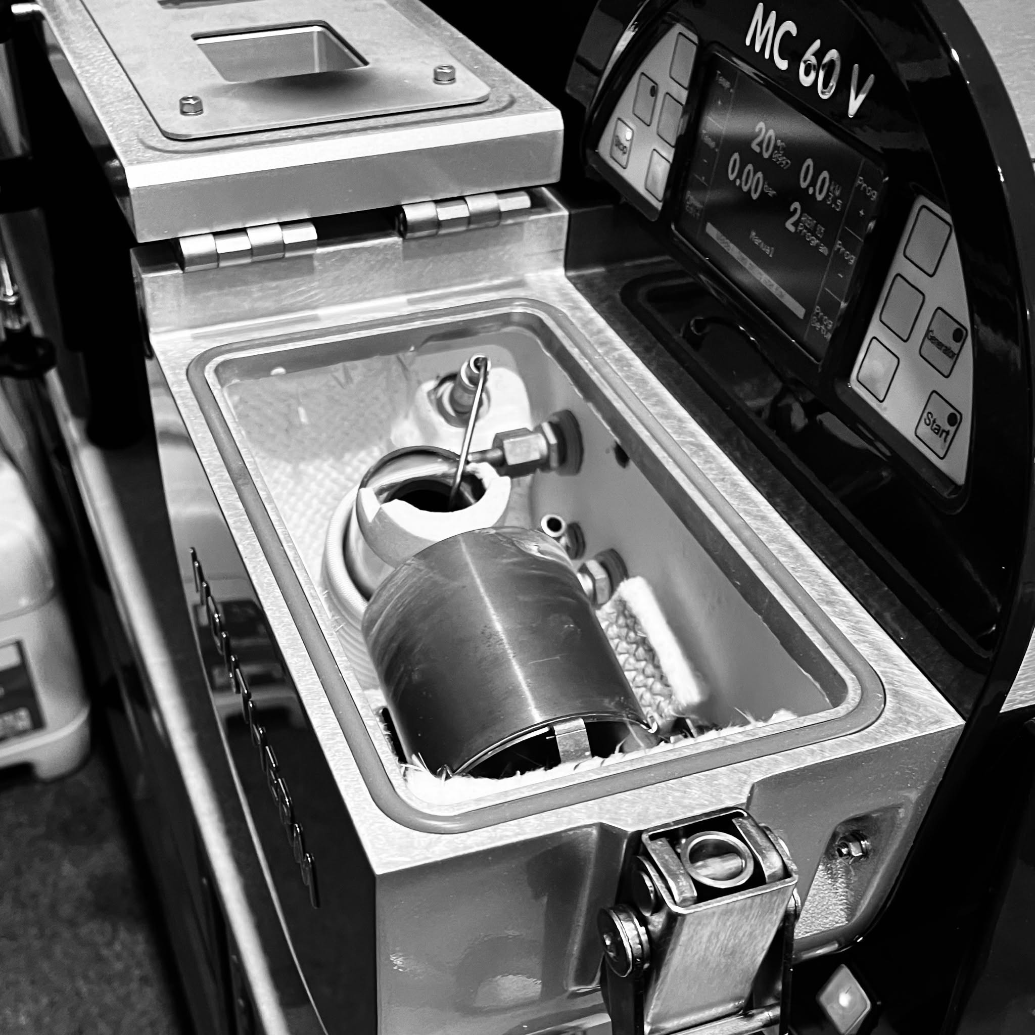 Prêt à faire couler le métal ! 🔥🔥🔥
#atelier #workshop #fonderie #quimper #bretagne #finistere