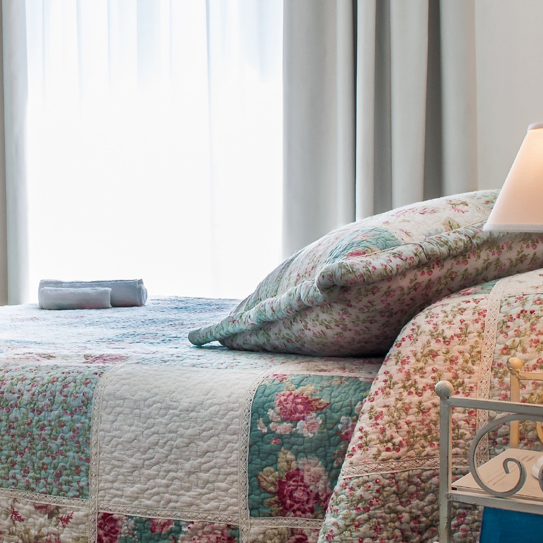 Se pensi che la bellezza sia nei dettagli, la Camera Monet è la scelta giusta per te! ✨
Ogni aspetto è stato curato con estrema attenzione per garantirti il massimo comfort e relax. E non solo... la vista del mare, che potrai ammirare dal balcone, ti lascerà senza parole! 😲🌊✨
👉🏻Prenota subito e regalati un soggiorno da sogno📍a Sirolo, nel cuore della Riviera del Conero! 😍
#relais #terrazzasulmare #sirolo #primavera23 #spring2023 #botique #marchetourism #italyholiday #italiabella #relais #bedandbreakfast #rivieradelconerocollidellinfinito #siroloturismo #sirolobeach #terrazzasulmare #colazioneitaliana