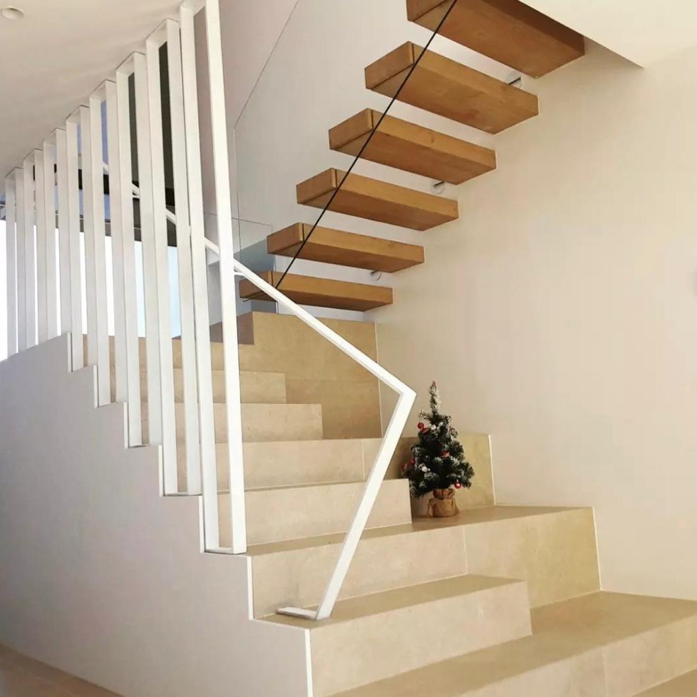 Quant l'escala és un element més de la casa.
#espaih #interiordesign #disseny #dissenyinteriors #diseñointeriores #lovemyjob #design #designlovers #arquitecturainterior #decoración #iluminacion #aquitecturainterior #decoracionhogar #stairs #escaleras #escalera #espaih
