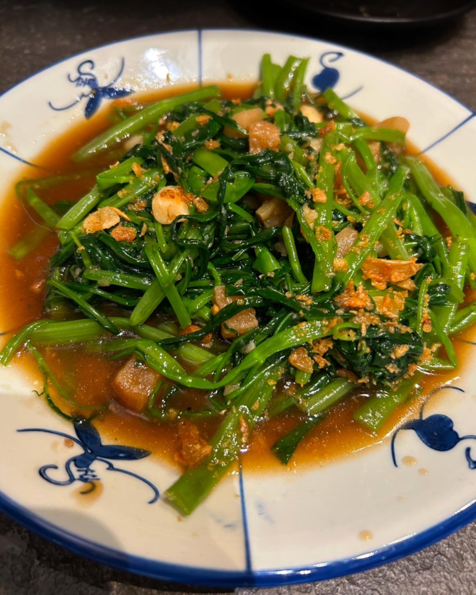 We like fresh vegetables from the market.