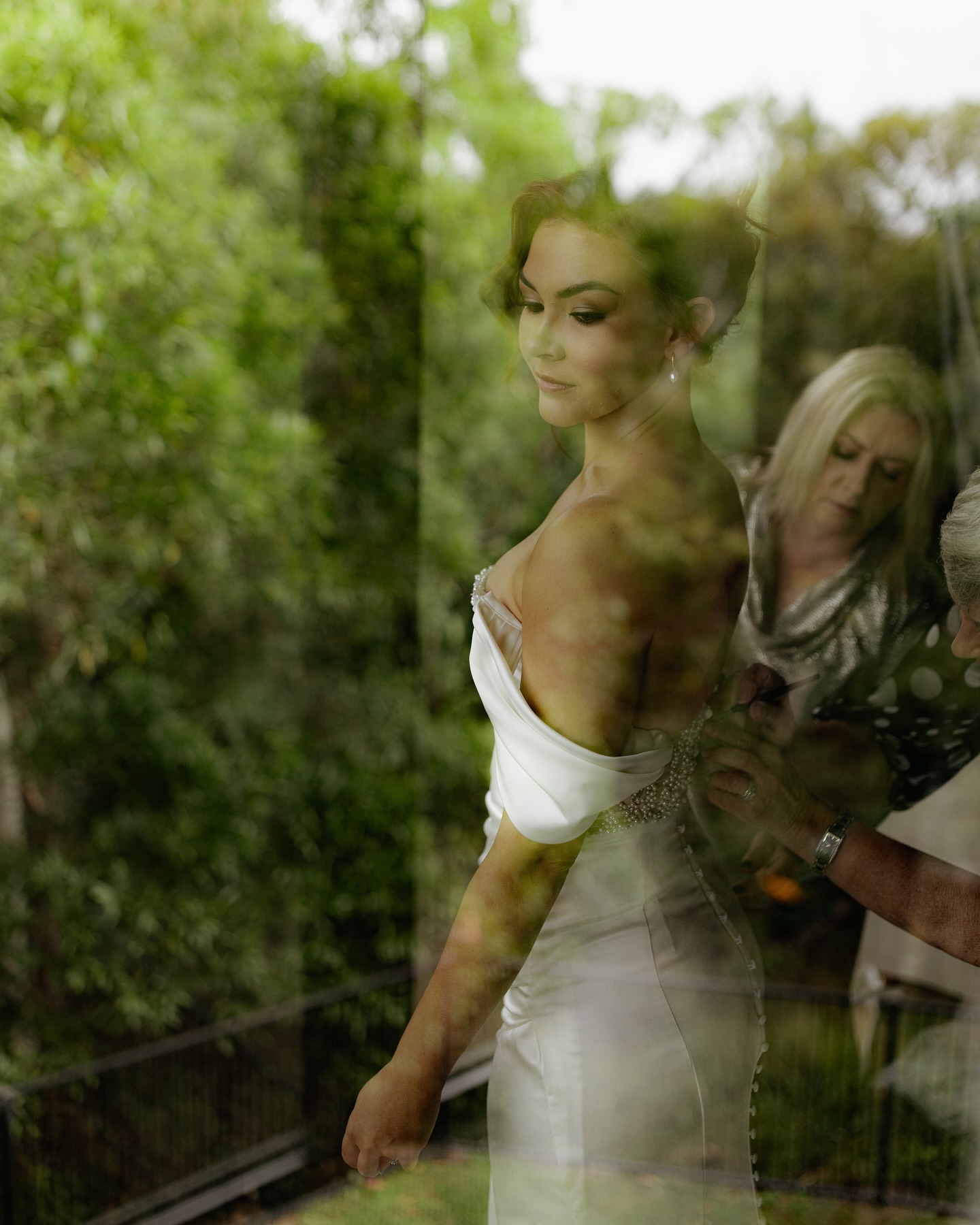 🤍 Leanna 🤍
After trying on a lot of gowns, Leanna found me and we worked together to put all of the best bits into one perfect piece.
One of the favourite parts of my job is seeing someone’s vision come to life 💕
Vendor Love:
Makeup - @tropicalbeauty_hairandmakeup
Hair - @pinned_hair
Hair Colour - @amp_up_hair
Guest Hair & Makeup - @rikkeawainohumakeup
Tan - @bronzeyme
Nails - @luna.beautyco
Dress - @brittneypaigecouture
Photographer - @tobystanleyphotography
Videographer - @jadefilms_
Venue - Ellis Beach Yacht Club
Celebrant - @portdouglascelebrantpaigewhyte
Stylist - @eventcore.com.au
Bar - @thebedfordbar
Catering - @thehungrynomad1
DJ - electric_dreams_
Saxophone - @saxmantroystevens