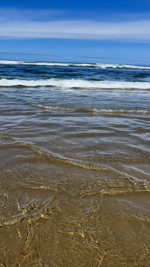 Lately, it seems that life teaches us to surf with the waves. When it’s happening it is often to help you to come back to the point 0. What is the point 0? It is a time and space where neutrality takes place and let room for every possibilities. When you feel that the wave is low, bring back that state to 0 will help you to start again and eventually make the wave raise again. The higher wave might also not be the best to stay in because it creates to much contrasted feels. It is all about balancing negative and positive poles to navigate life more at peace. And parenting is a very good way to teach you to stay on the flow. Working on wounded parts of ourselves can also help us to be closer to this point 0 and find more inner stability. Do you feel the same?