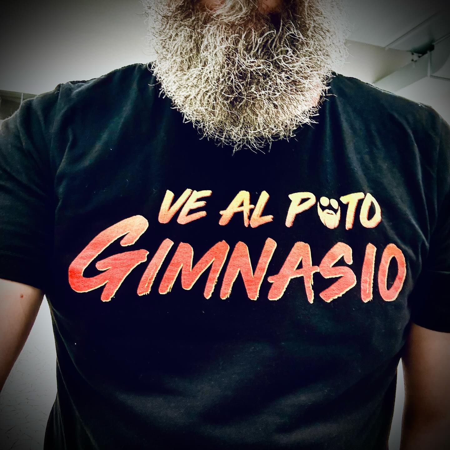 Starting strong into the new week! How do you like my new shirt? 🤪🤣