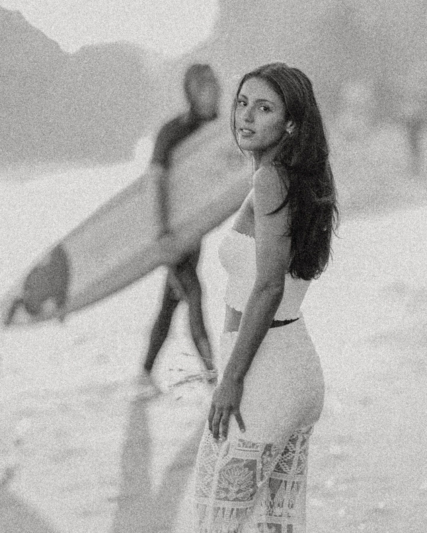 What is a senior photo shoot? Senior shoots are not a big thing in California, but they should be! A senior shoot can be a poignant part of a senior’s last-year-of-high school experience. This is a HUGE transitional time when “kids” start to really think about what their life will look like outside of their childhood experience/home. I believe a senior photoshoot should be a combination of things. It should be a time to reflect and consider the future while also taking moments to remember the years of childhood. And it should also be a fun, guided experience that results in cool photos that help remember this significant time!
To sum it up…. A senior shoot is powerful and tear-jerking and also cool and fun!
#losangelesphotographer #malibuphotographer
#conejovalleyphotographer #calabasasphotographer #thousandoaksphotographer #westlakevillagephotographer #agourahillsphotographer
#losangelesphotographer #venturacountyphotographer
#losangelesseniorphotographer #malibuseniorphotographer #thousandoakseniorphotographer #malibuvibes #beachvibes