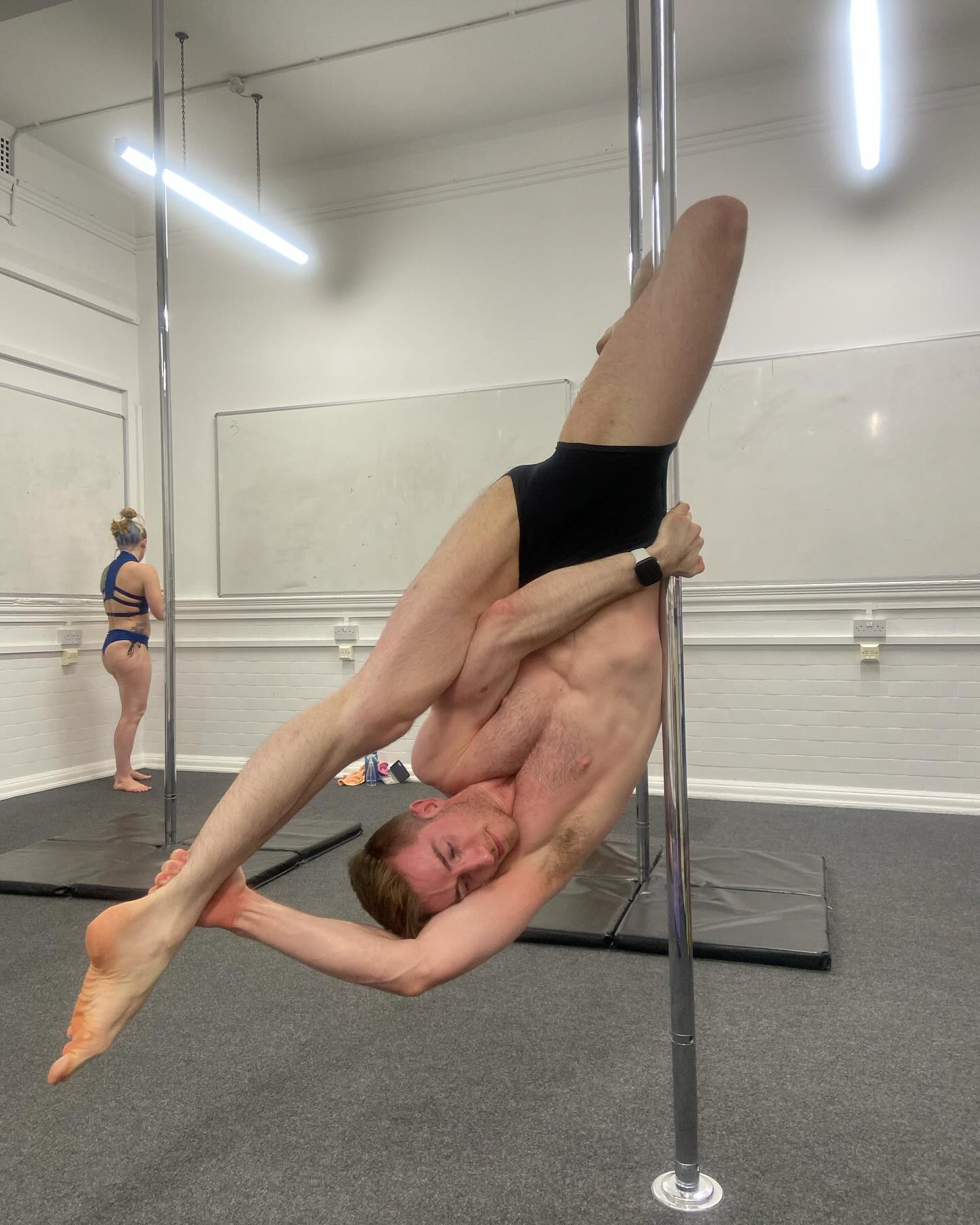 🎉OCTOBER CLASSES ARE UP ONLINE TO BOOK 🎉
October is always one of our busiest months so get those spaces booked!
NEW TEAM MONDAY CLASSES - Starting next Mon 30 Sep we have new Monday classes, Beginners 6:30-7:30pm and Intermediates 7:45-8:45pm taught by either @matildapoles @electra.exotica or @spinthatquinn !!!! COME ALONG to meet your amazing new Gemini Crew 😍🥰🔥