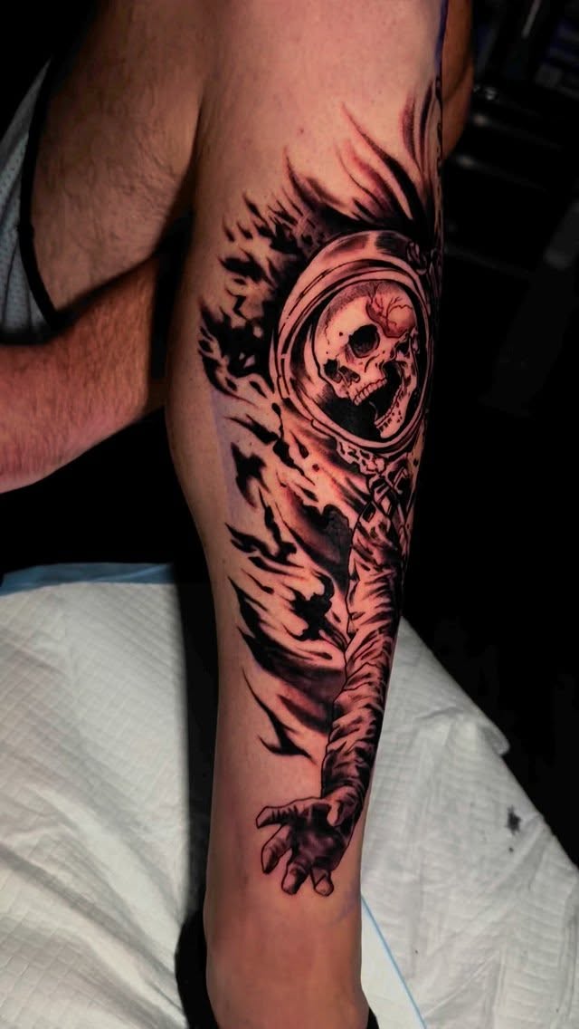 Nice start on the astronaut ✨ @dwight.houser
#tattoodenver #denvertattooartist #coloradoartist #denverartist #astronauttattoo #