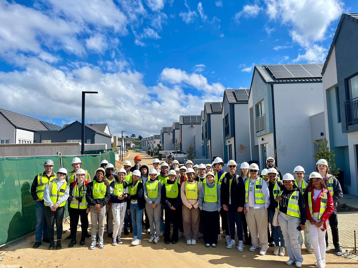 At Osmond Lange, we’re passionate about nurturing young talent! This year, we hosted 30 students at our Newinbosch project, a sustainable estate nestled among vineyards near Stellenbosch.
The visit included a detailed walkabout, showcasing various unit types and the architectural process from start to finish. Students got a firsthand look at the teamwork between architects and consultants, bridging the gap between theory and practice.
.
.
.
.
.
#Architecture #Education #SustainableDesign #Mentorship #BuildingTheFuture #ArchitectureStudents #OsmondLange #CapeTown #Stellenbosch