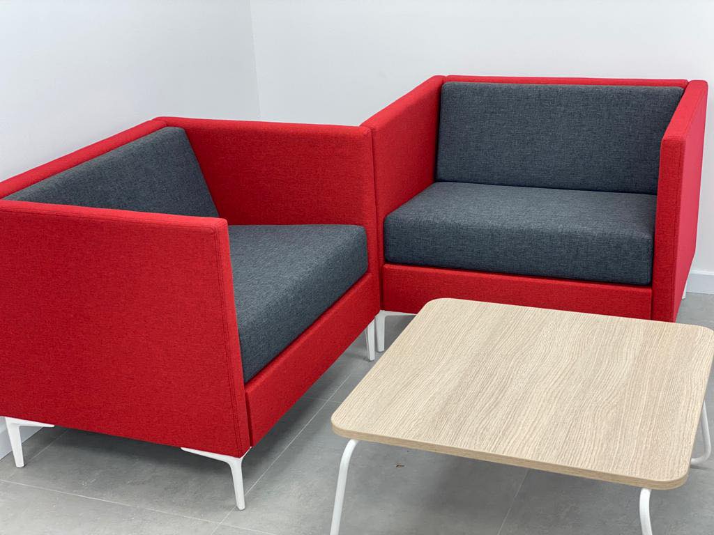 OFICINES
L’espai de treball és la segona casa i per hores molts cops la primera. És important que sigui un espai on ens sentim com a casa 😊
#arquitecturainterior #interiordesign #interiores #designlovers #diseñointeriores #disseny #lovemyjob #interior #decoración #espaih #interiorismo #interiordesigner #design #oficinas #ofice #workdesign