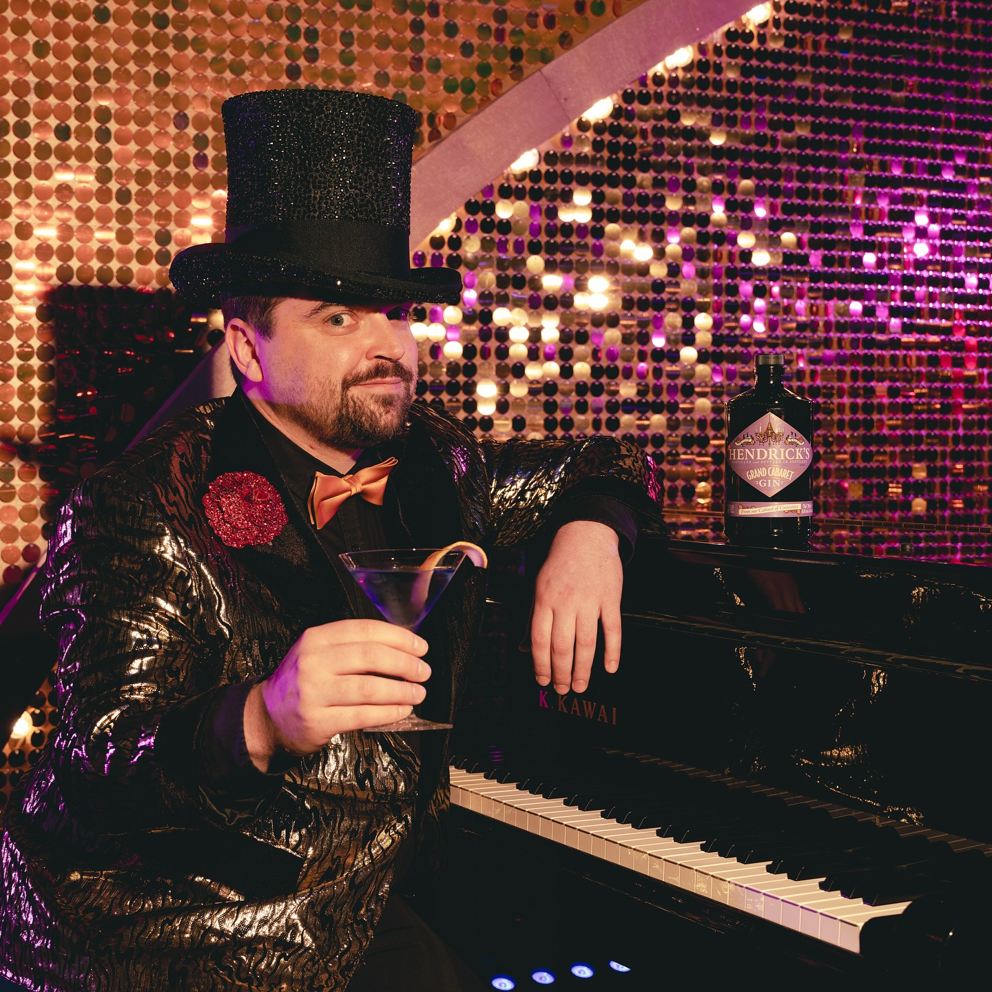 Just 2 more weeks to catch @hendricksgin #grandcabaret at @theemeraldroomsyd, cheers!
📸 @dreamsyndicator