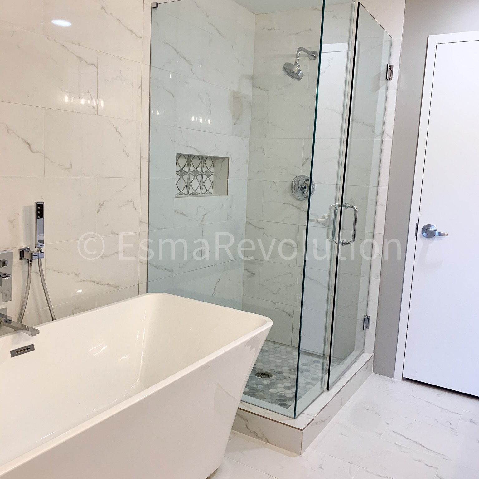Big style in a small space! At Esma Revolution, we transform compact bathrooms into stunning retreats. Ready for a remodel? Let's make it happen.
678-760-2323
🌐 Esmarevolution.com