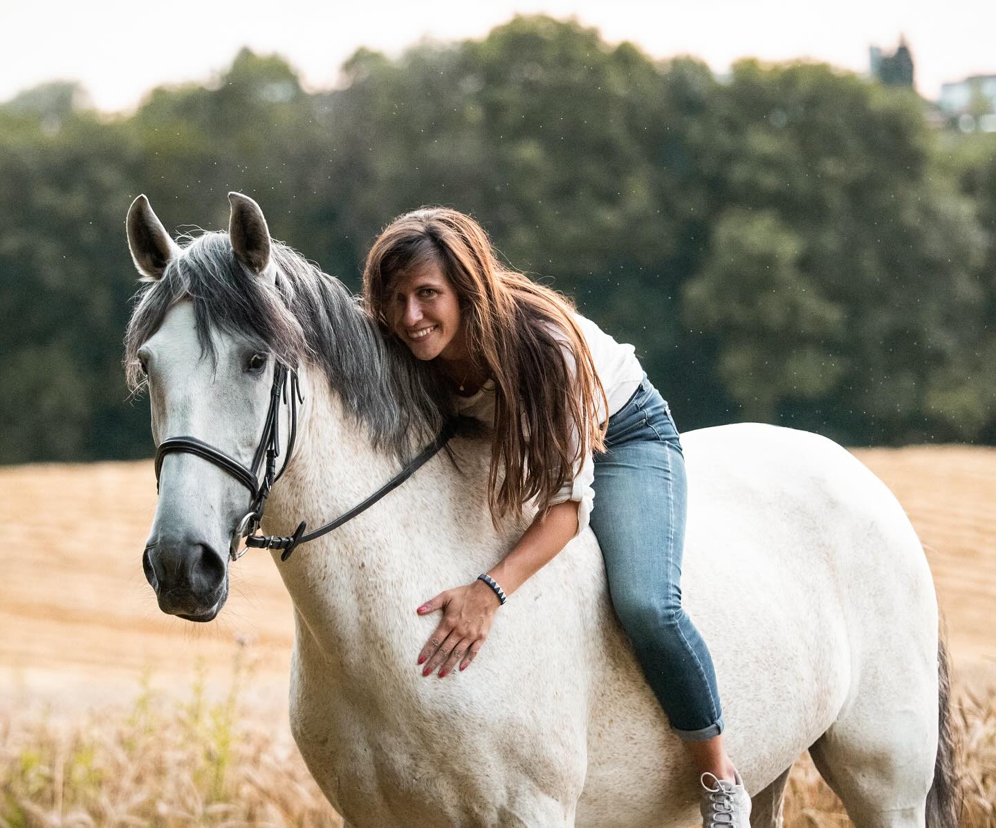 Happy Birthday Schnuffi ❤️
Wir feiern heute Scottis 16. Geburtstag #sweetsixteen
Wir sind so froh, dich zu haben! 🦄🫶🏼
Vor 9 Jahren zog Scotti von Irland nach Deutschland und wir haben immer wieder nach einem traditionellen Stirnriemen für ihn gesucht - und nichts passendes gefunden. Aus einem Stirnriemen wurde eine Manufaktur, die Stirnriemen und Accessoires mit viel Liebe in Handarbeit herstellt.
Danke Scotti, du süßester Schnuffibär ❤️🦄
www.happy-jumper.com
#scotti #happyjumpercom #happyjumpersuitsyouup
#birthday #geburtstag #happybirthday #irishsporthorse #connemara #fromireland #schimmelpower #horses #schimmelbande #schimmelliebe #horsefashion #stirnriemenglitzer #stirnriemenaufwunsch #horse #stirnriemen #browbands #browbandmaking #accessoires #partnerlook #horselove
