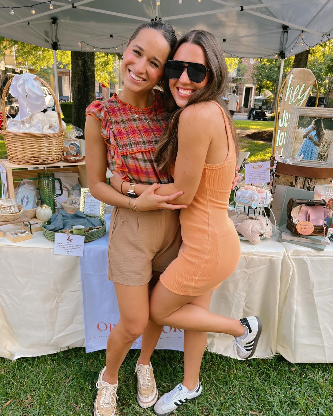 Just a little appreciation post for the people who ALWAYS support me 💕
Gab/best sis ever never seems to meet a stranger at markets… or ever. See her on the main table at EVERY Open Book pop up! 🤩
Hayden/ best little bro is the strongest dude you’ll find… who let’s me boss him around 🤭
Kenneth/ biggest supporter is the one who keeps me going & absolutely loves repping his “Open Book by bri UNIFORM” 🥳
Allie/ longest bestie had her first event with Open Book and absolutely loved getting styled up for the occasion 🤪
Y’all are seriously the BEST people, and life wouldn’t be the same without yall—- everything you’ve done for me will never be forgotten!✨