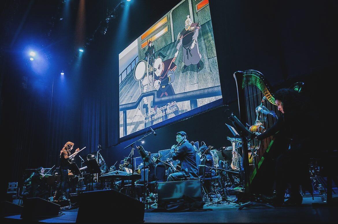 Action shot of @avatarthelastairbender ✨
•
•
•
Had a wonderful time conducting a mini-tour of Avatar: The Last Airbender in Concert - three sold out shows in San Francisco with a fantastic orchestra and a double show Saturday at @kingsbklyn with the wonderful @thesinfonietta, performing to an equally packed house.
•
•
•
That’s all we’ve got in terms of US ATLA shows currently, but love this score and hope to get to revisit it again soon!
•
•
•
•
📸 : Will Oliver #avatarthelastairbender #avatarinconcert #atla #concert #conducting #conductor #spotlight #music #musician #avatar @senblaconcerts @blackinkpresents