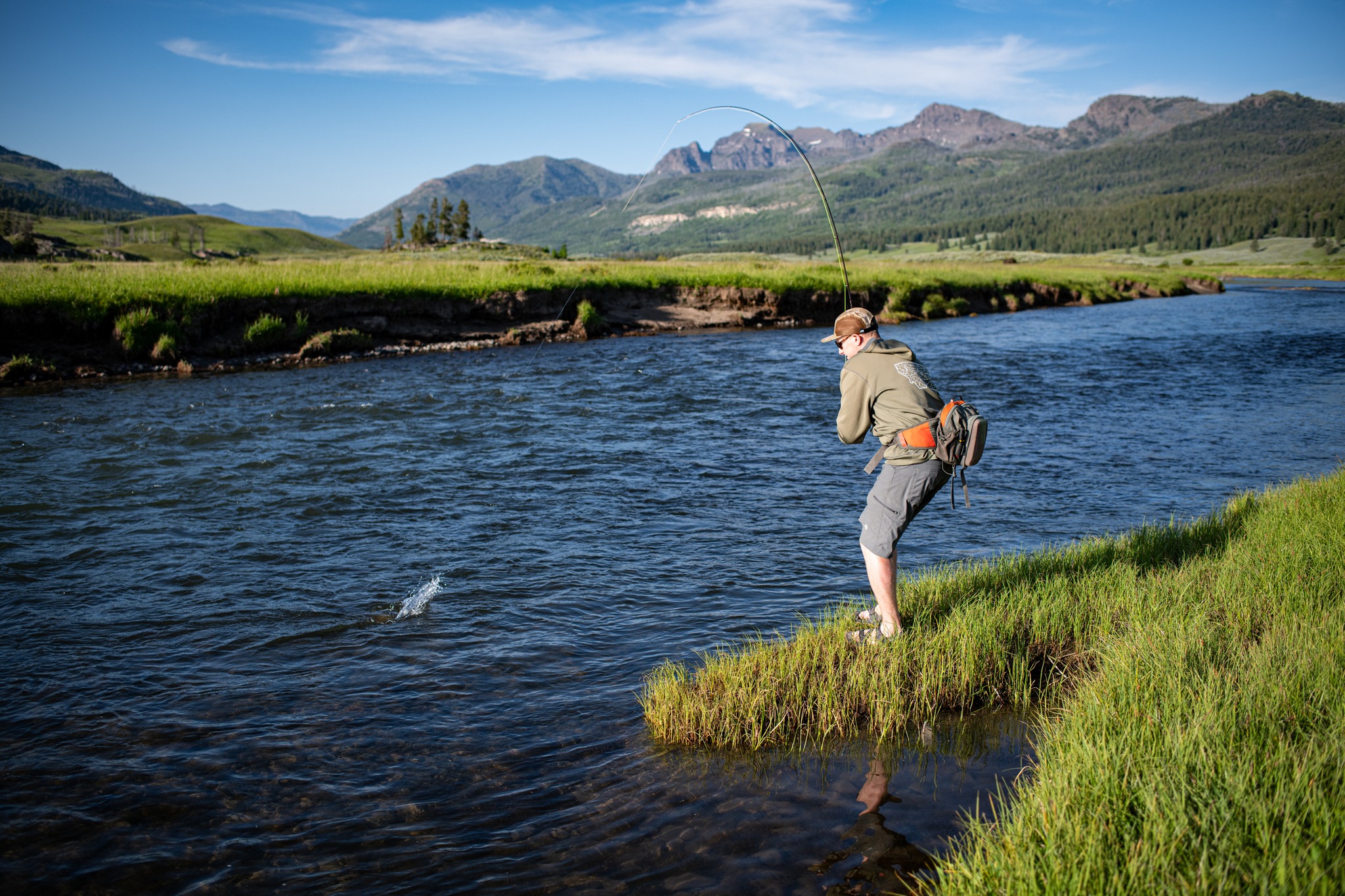 Wet wading, blue skies, and dry flies. Throw in wild, hungry trout and that’s a recipe for a great day. Summer fishing is right around the corner!
#SullivanFlyRods #CustomFlyRods #FlyRods #FlyFishing #LivingstonMT #HandmadeInLivingstonMT #DifferenceBetweenArtAndProduction